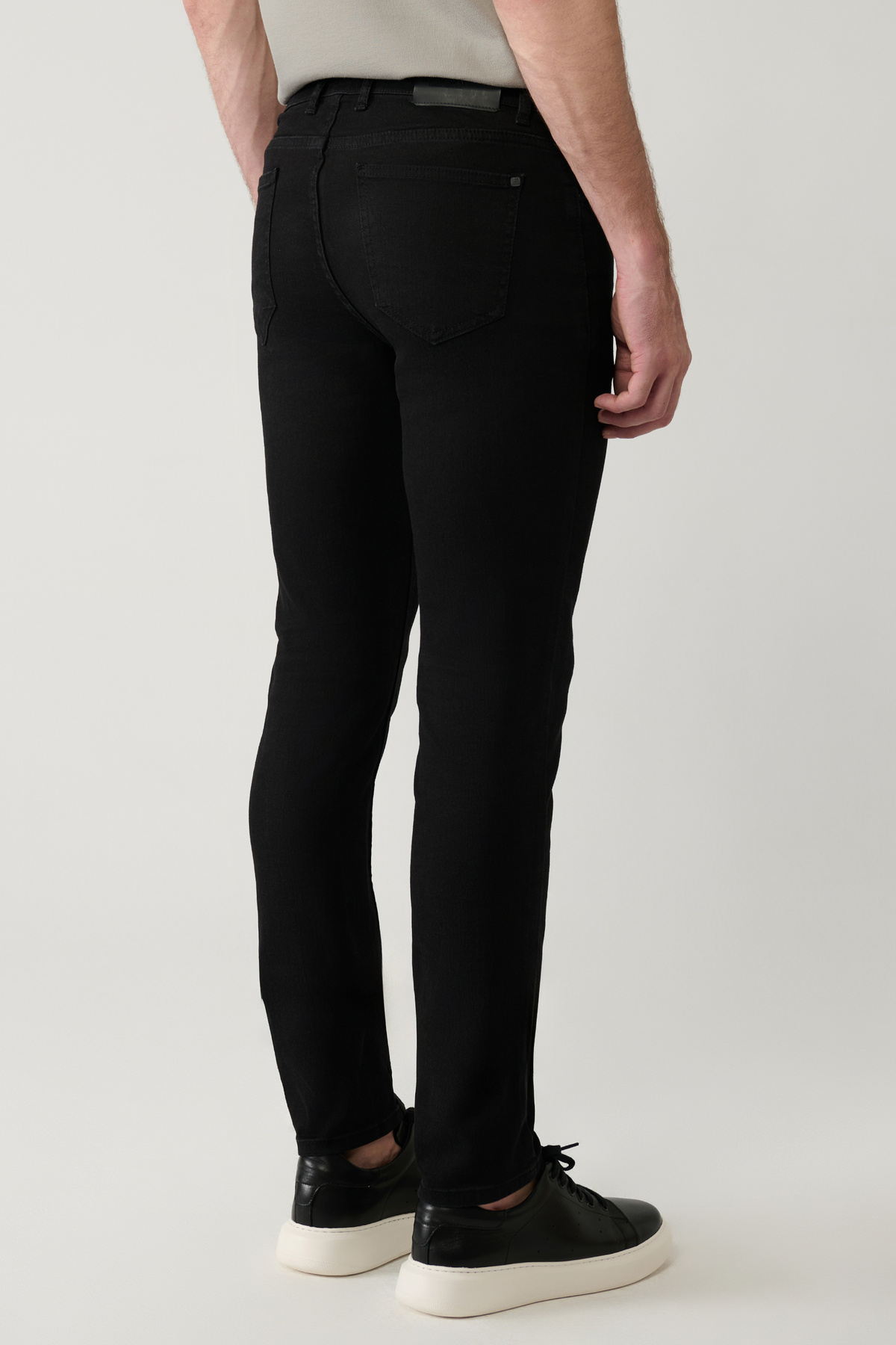 Avva-Schwarze, gewaschene, flexible Jeanshose für Herren E 003512 5