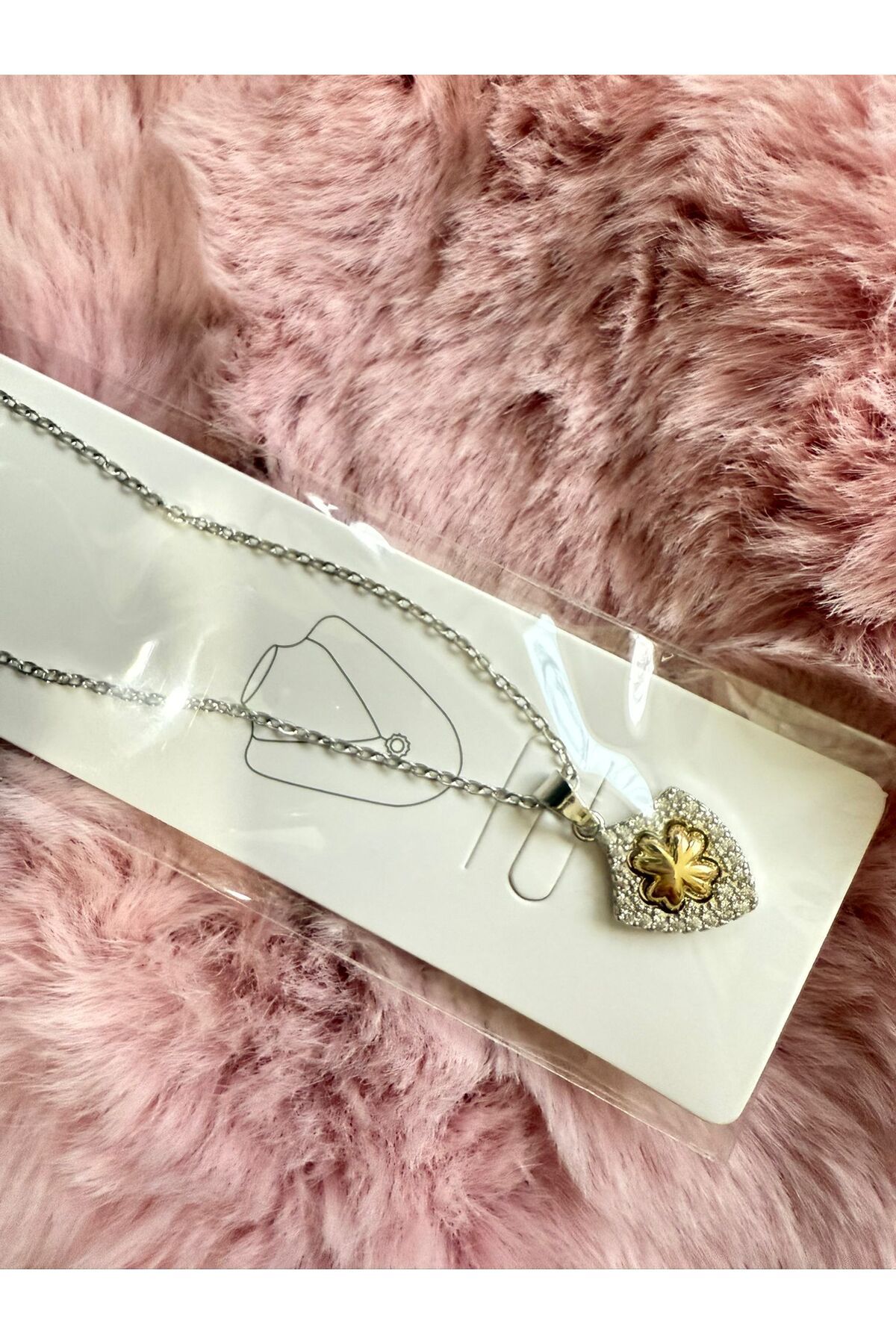 Butik Yeni Sezon Trend Taşlı Kalp ve Yonca Detaylı Şans Kolyesi