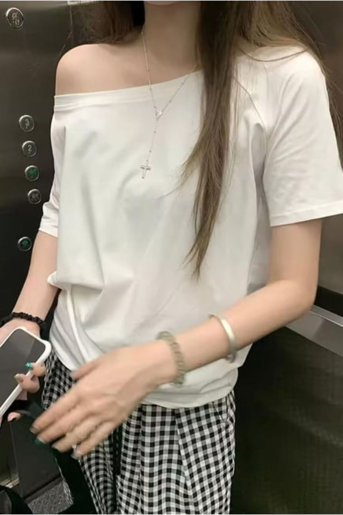 Karakedi Basic Düşük Omuz Geniş Yaka Detay Kısa Kollu Kadın Tshirt