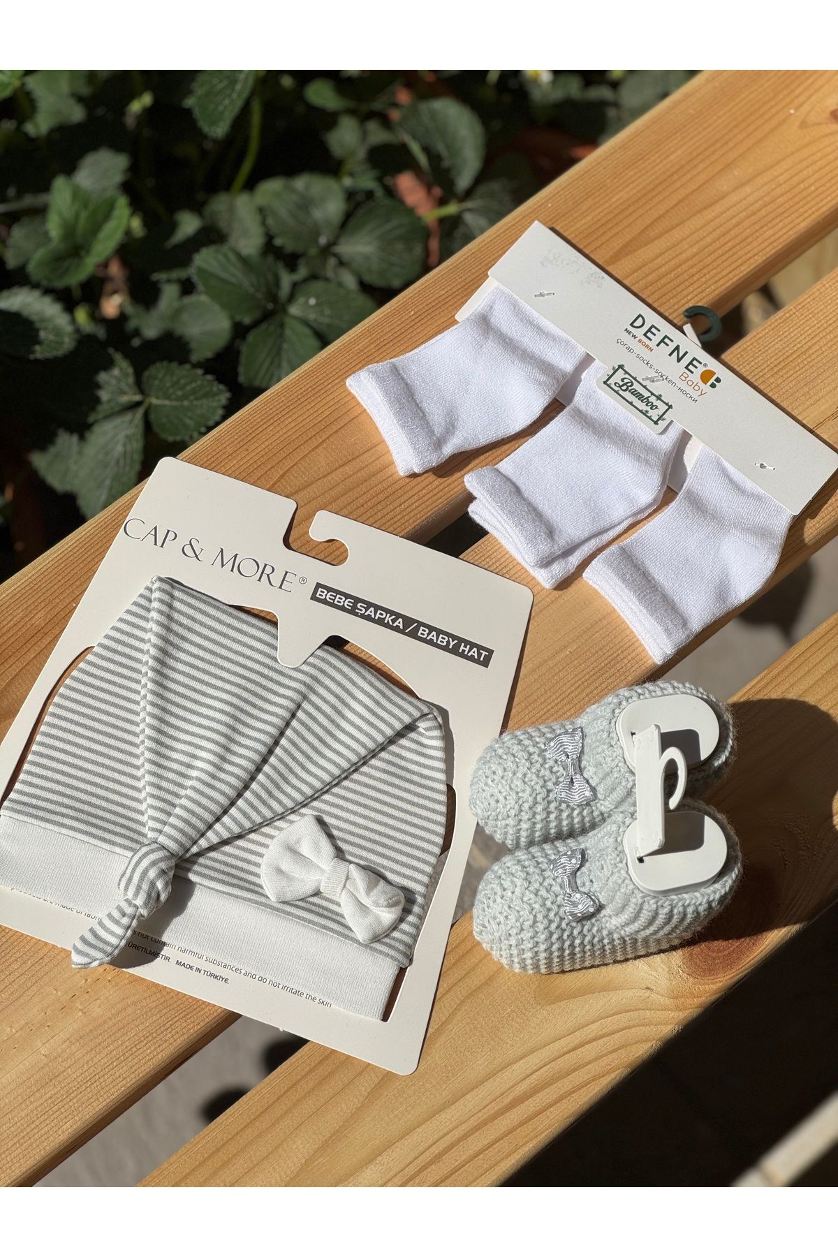 BETSY STUDIO Bebek Gri Patik& Bere(Şapka)&3lü Bambu Çorap Set Yenidoğan Hediyelik