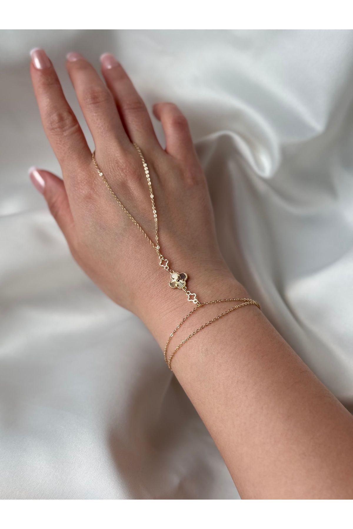 FASHİON JEWELRY Gold yonca figürlü El zinciri - Şahmeran