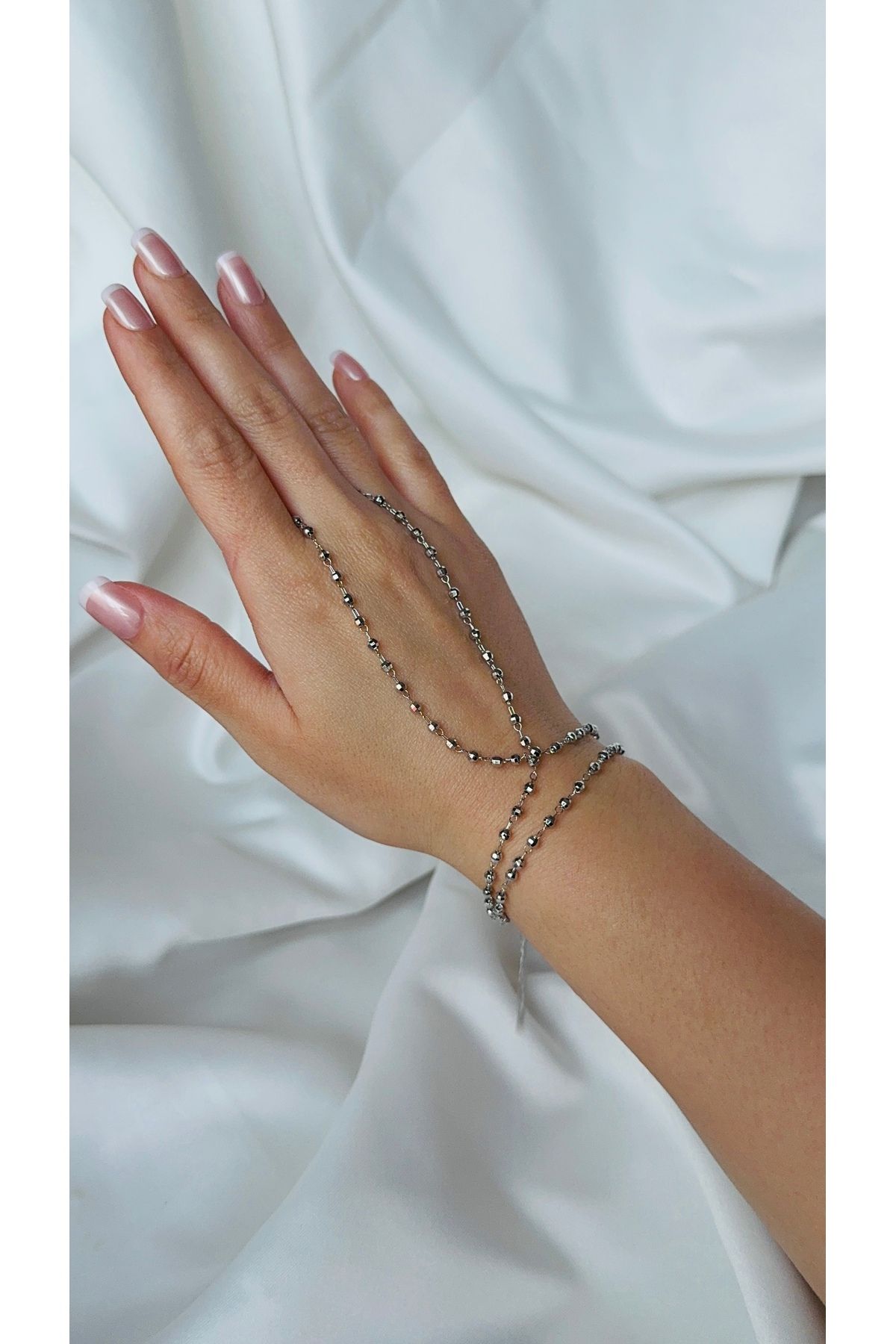 FASHİON JEWELRY Bomcuklu taşlı El zinciri - Şahmeran