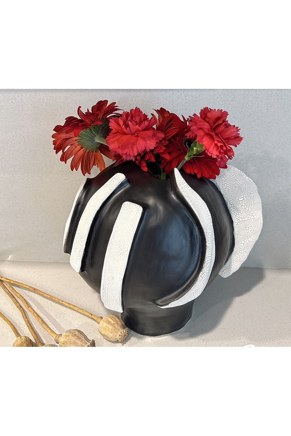 Whitecrow art Obsidian Bloom El Yapımı Seramik Vazo – Dekoratif ve Heykelsi Tasarım – 24x23 cm
