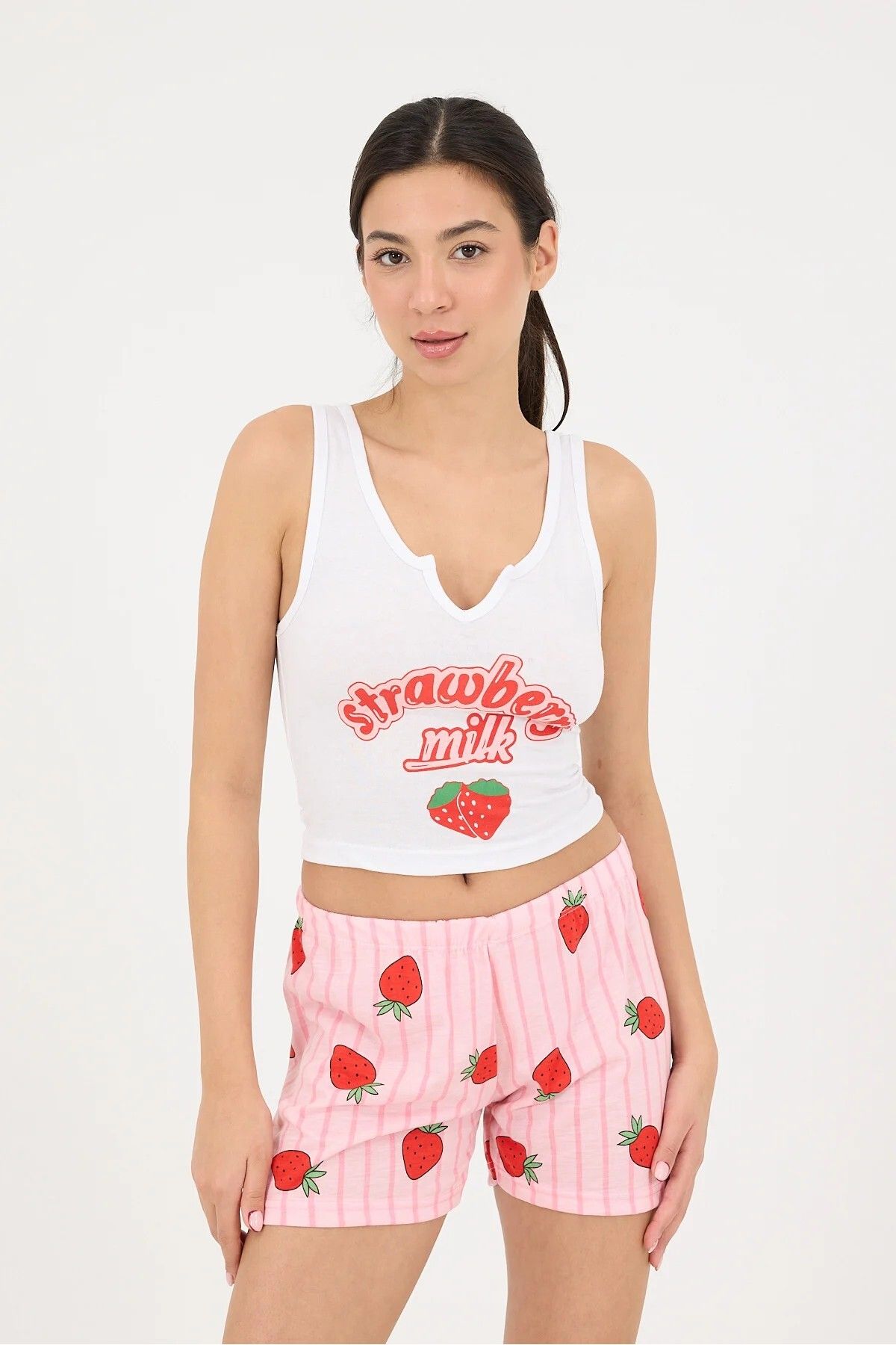 ModaLavida V Yaka Askılı Şortlu Pamuklu İnce Kumaş Pijama Takımı