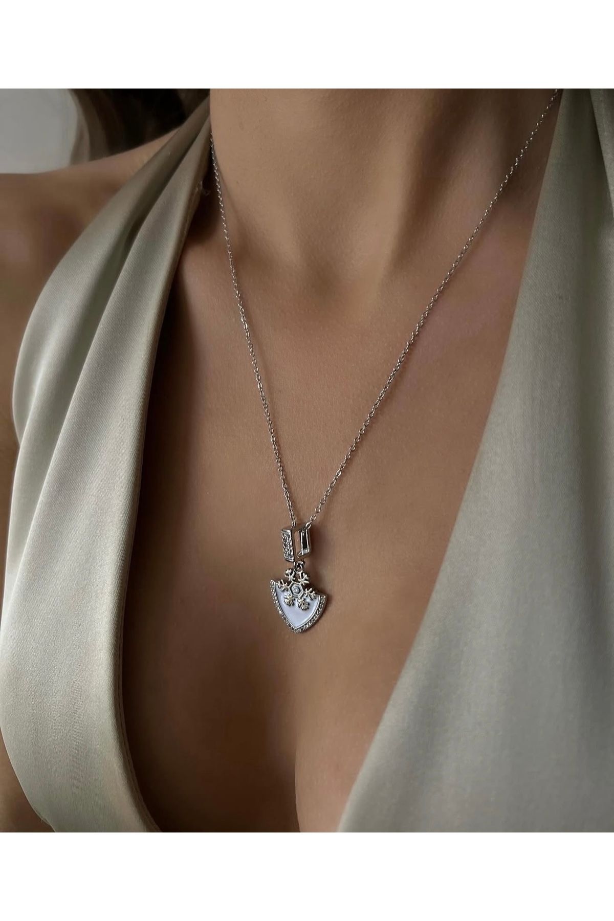İNN JEWELLERY Çelik Kolye Kararmaz Kar Tanesi Figürlü (2 YIL İTHALATÇI GARANTİLİ)