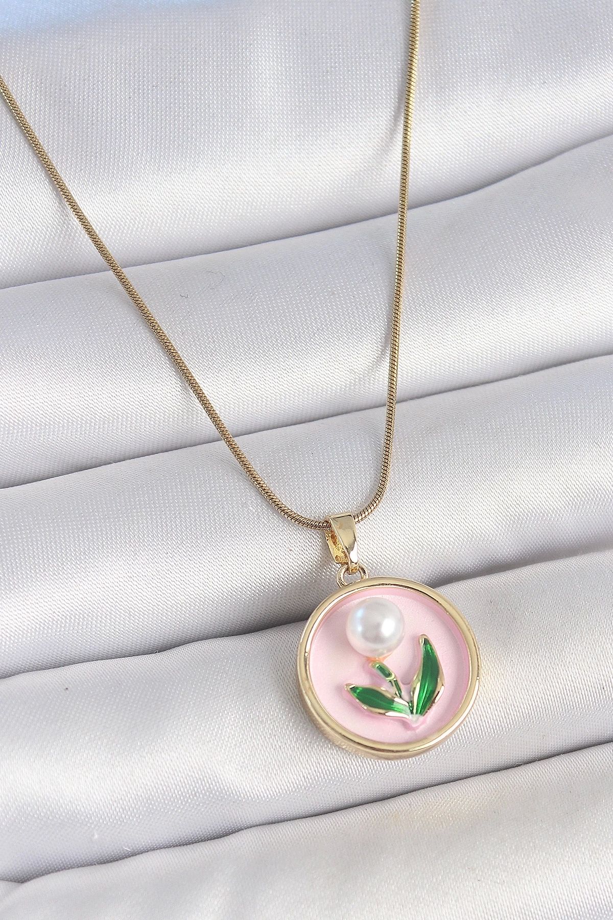 Clariss 316L Çelik Gold Renk Zincir Pembe Mineli İncili Çiçek İşlemeli Portre Model Kadın Kolye
