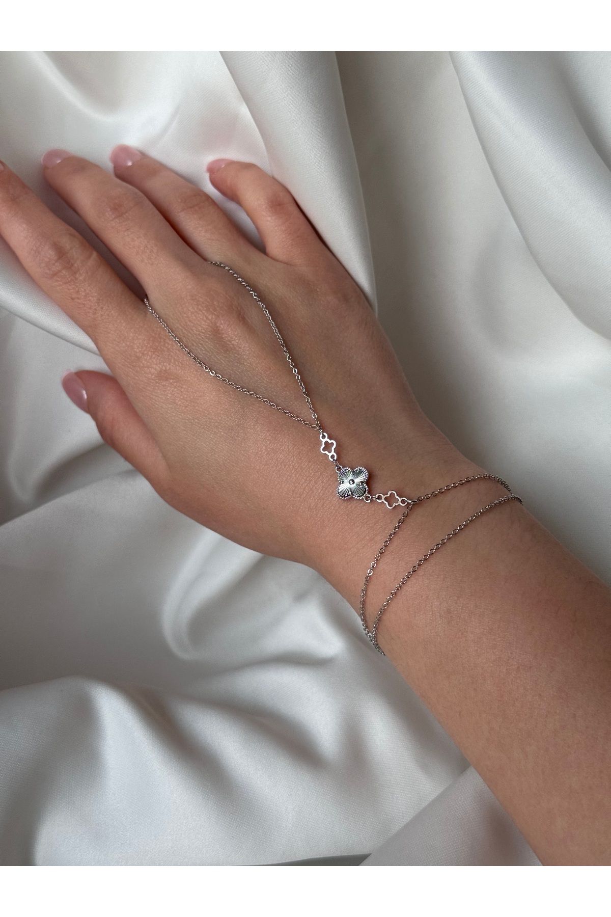 FASHİON JEWELRY Silver Yonca figürlü bileklik