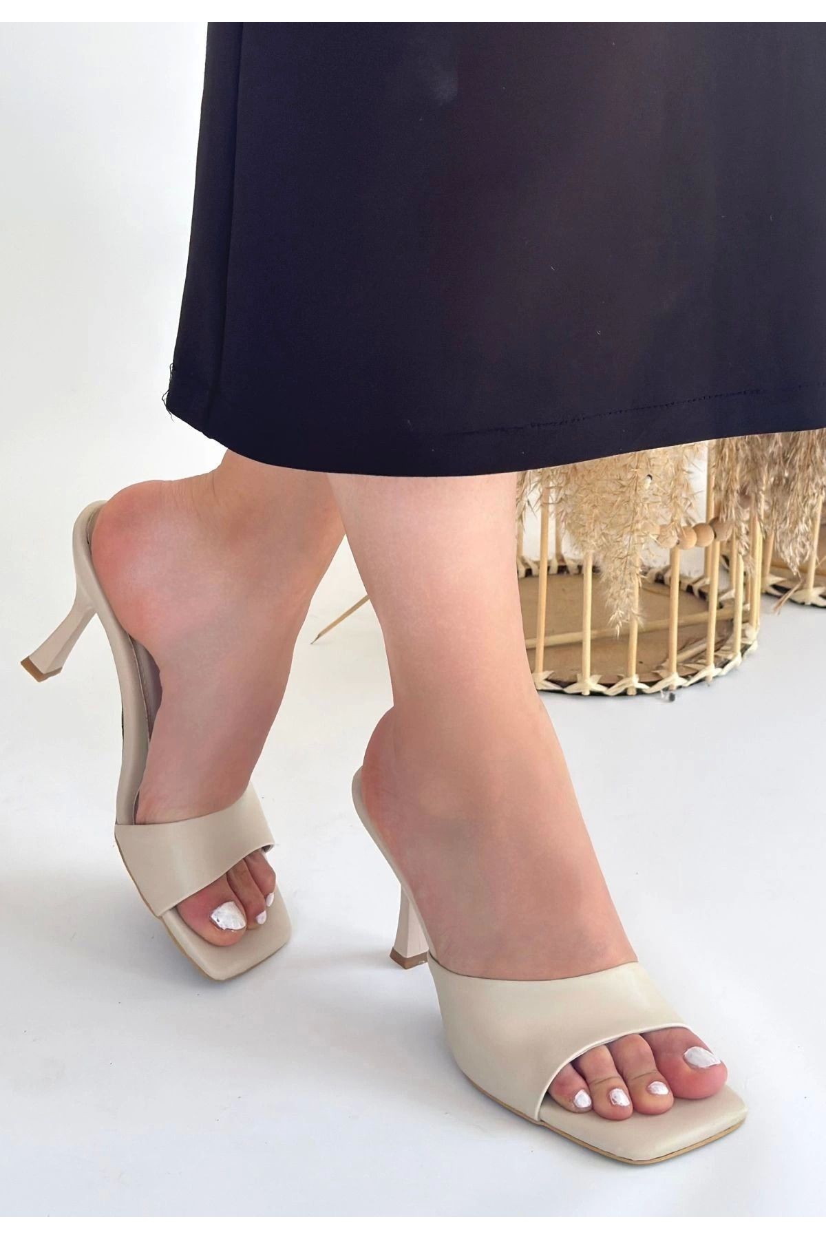 İntive Lingerie Riwet Bej Cilt 9 Cm İnce Topuklu Önü Açık Terlik