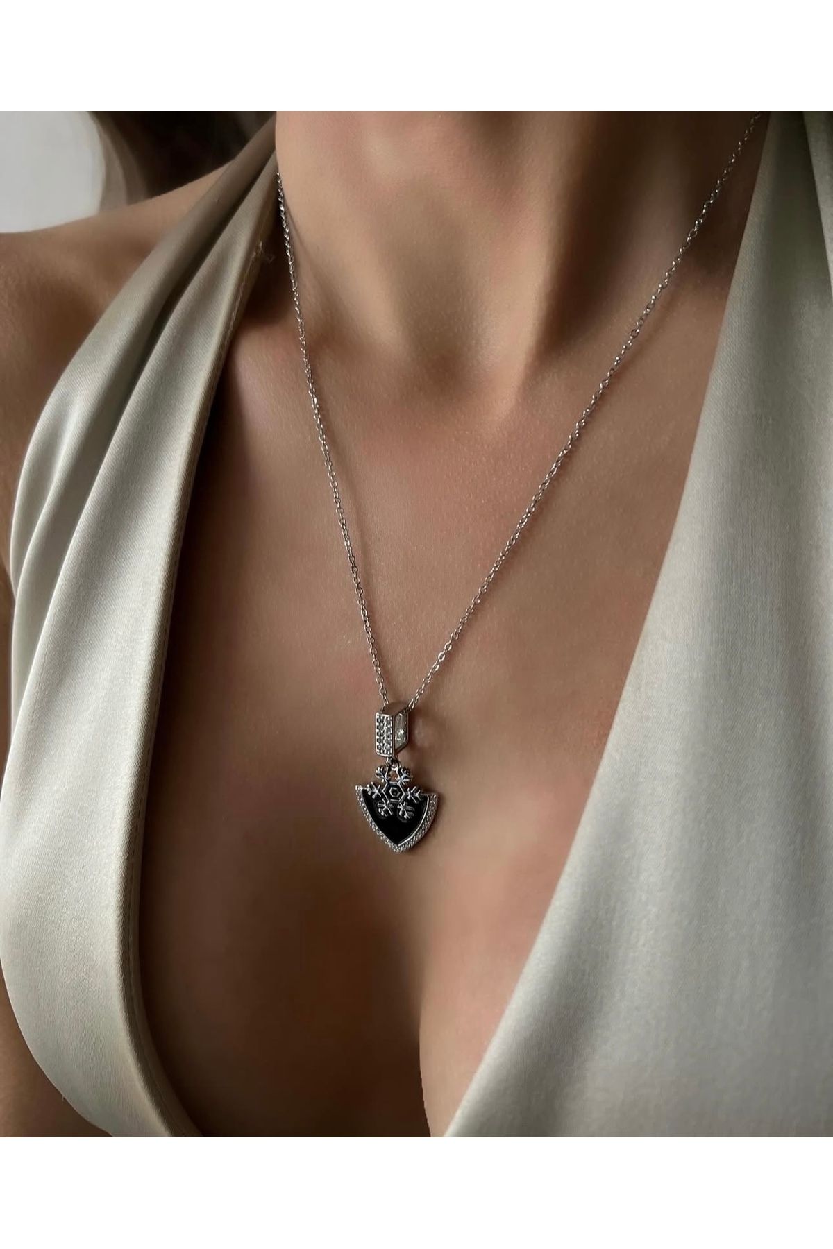 İNN JEWELLERY Çelik Kolye Kararmaz Kar Tanesi Figürlü (2 YIL İTHALATÇI GARANTİLİ)