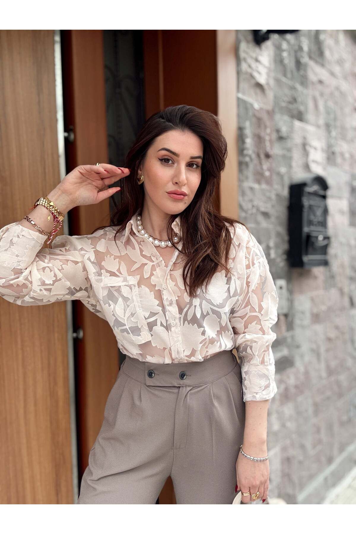 TubaEKEN Çiçek detaylı transparan gömlek BEJ