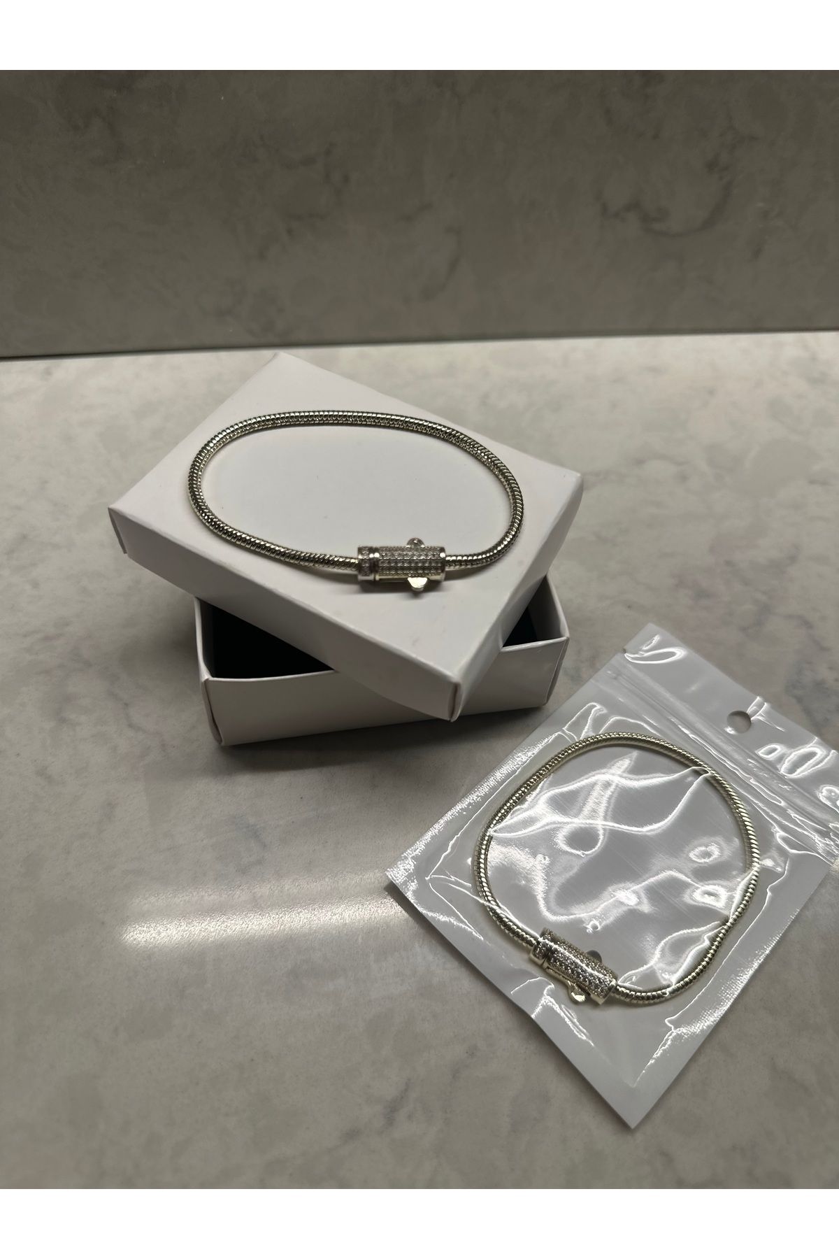 Shop west Gold Renk Taşlı Bileklik