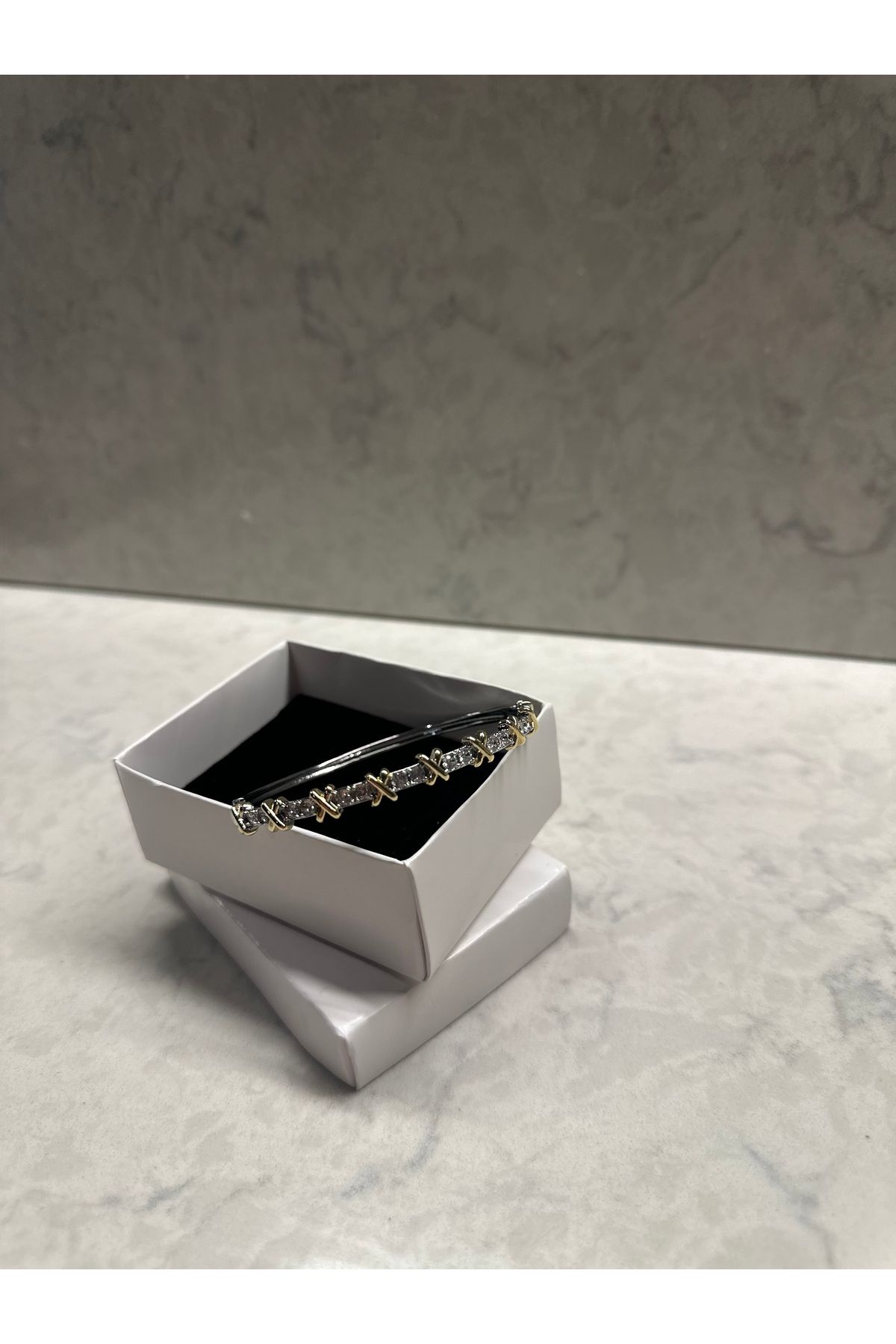 Shop west Taşlı Gold İşlemeli Gümüş Renk Bileklik