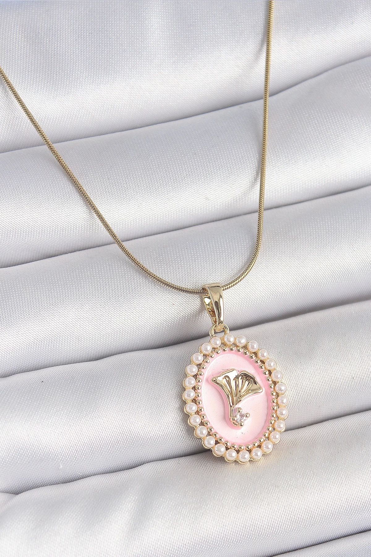 Clariss 316L Çelik Gold Renk Zincir Pembe Mineli İncli Zirkon Taşlı Çiçek İşlemeli Portre Model Kadın Kolye