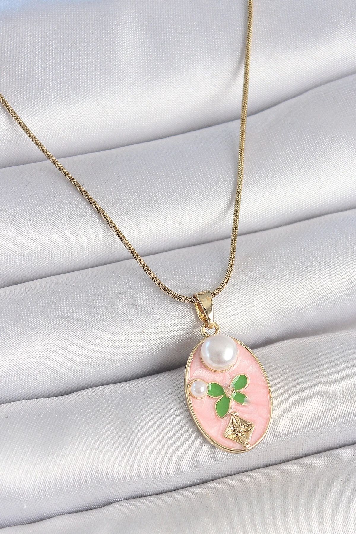 Clariss 316L Çelik Gold Renk Zincir Pembe Mineli Oval İncili Çiçek İşlemeli Portre Model Kadın Kolye