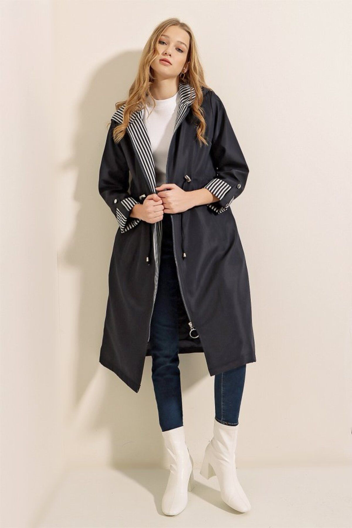 ARUZ MODA 9091 Beli Büzgülü Kapşonlu Trençkot - Lacivert
