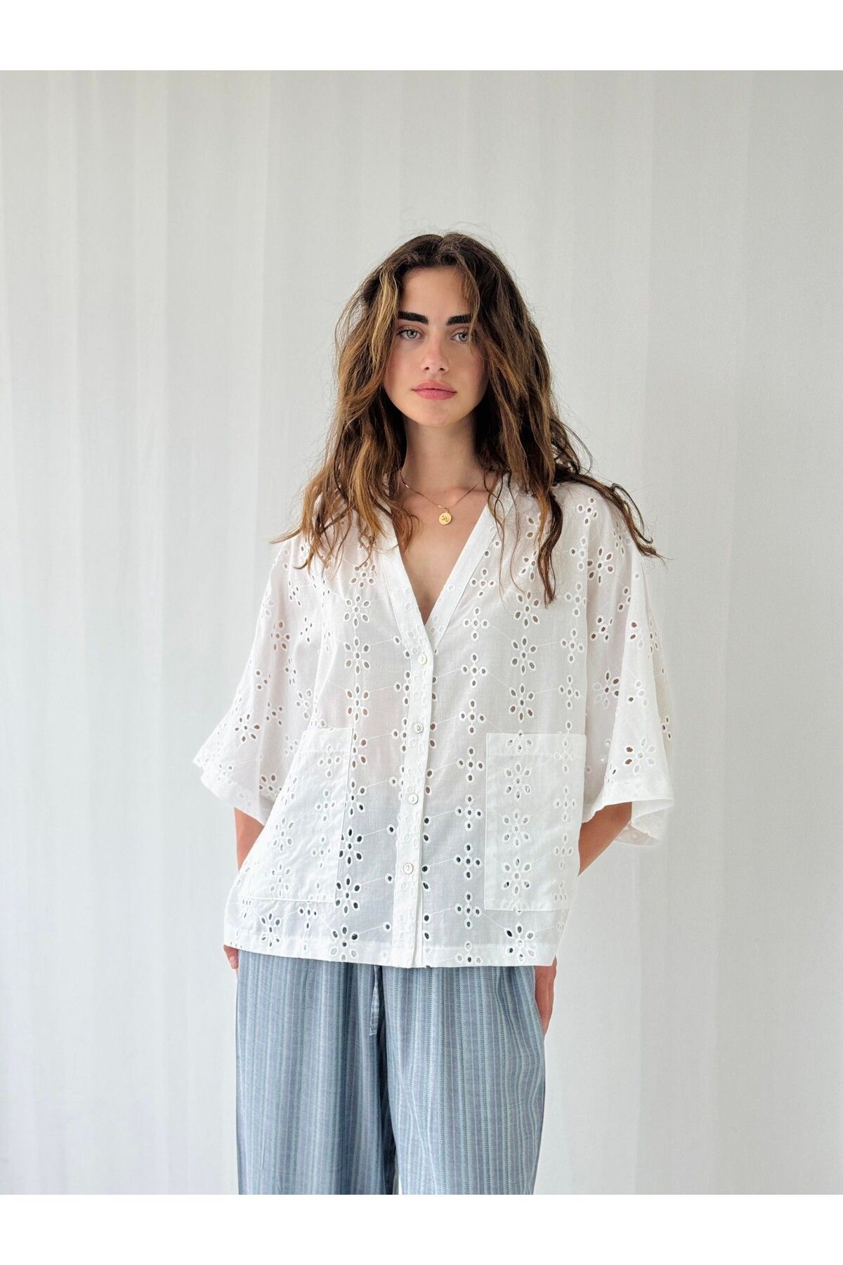 Retrobird Tasarım V Yaka Brode Kimono Gömlek Kadın Beyaz