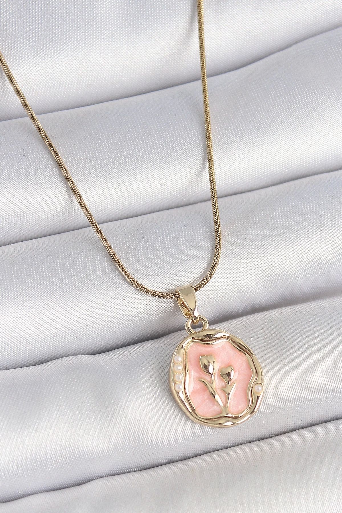 GLIMMERY 316L Çelik Gold Renk Zincir Pembe Mineli Çiçek İşlemeli Portre Model Kadın Kolye