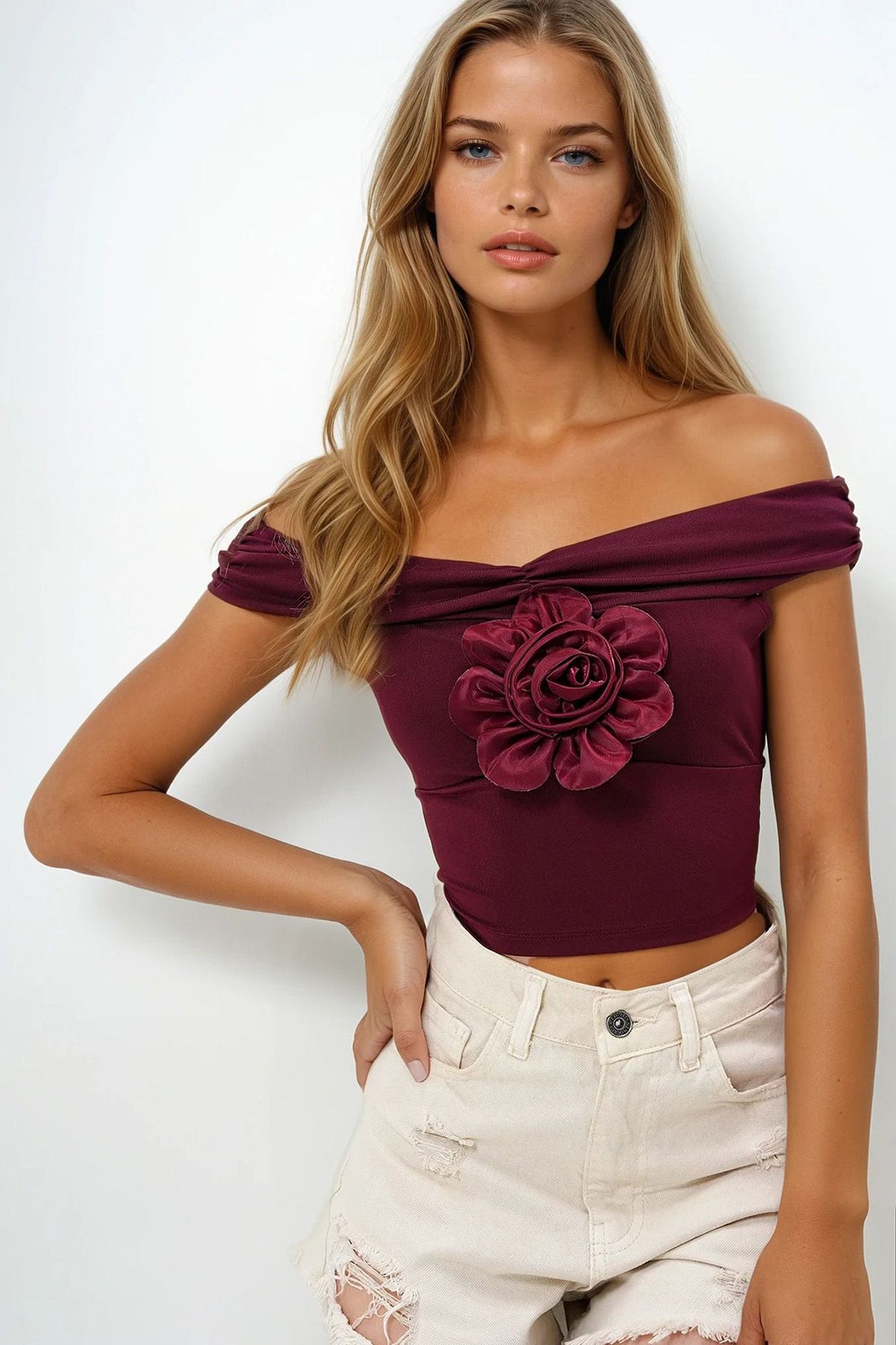 VAGGON Madonna Yaka Gül Aksesuarlı Drapeli Crop Bluz