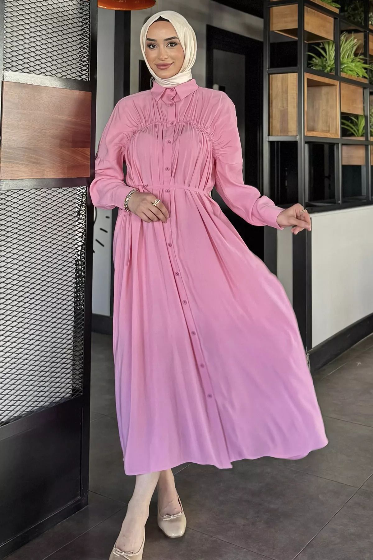 julude Pembe Roba Büzgülü Boydan Düğmeli Tesettür Elbise