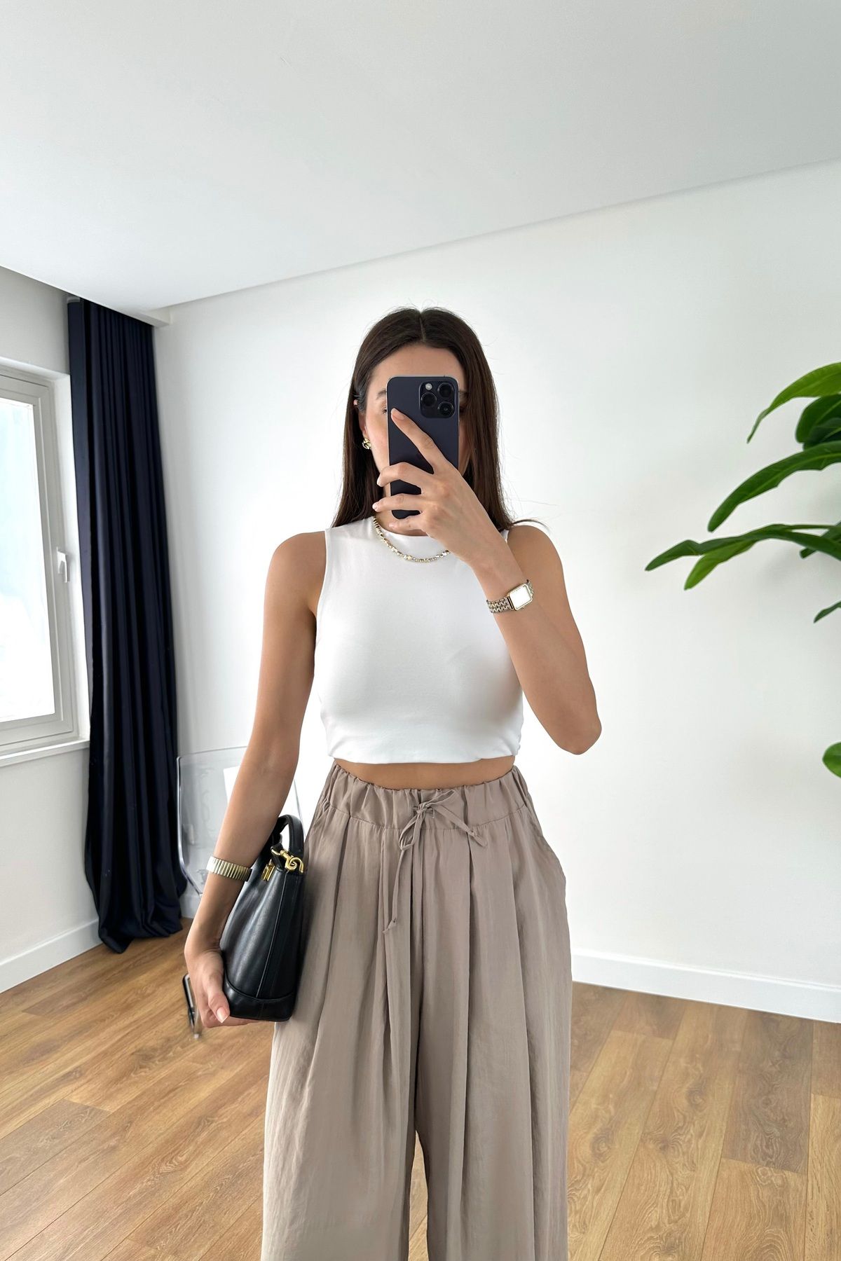 BİRCANÇİL ZR Lla Beyaz Bisiklet Yaka Crop Tişört