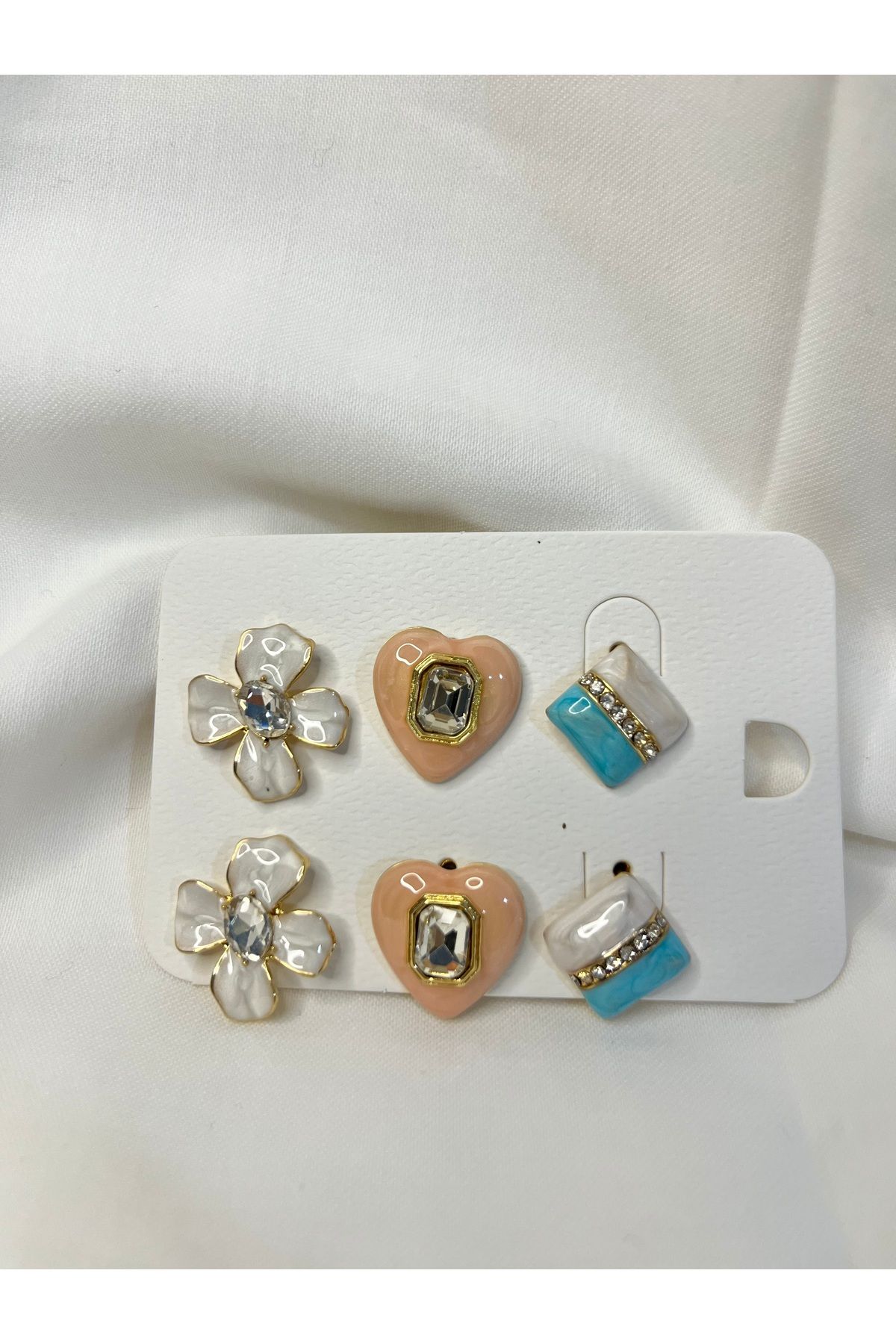 Fam&Co Jewelry 3’lü Renkli Taşlı Çiçek, Kalp ve Geometrik Küpe Seti