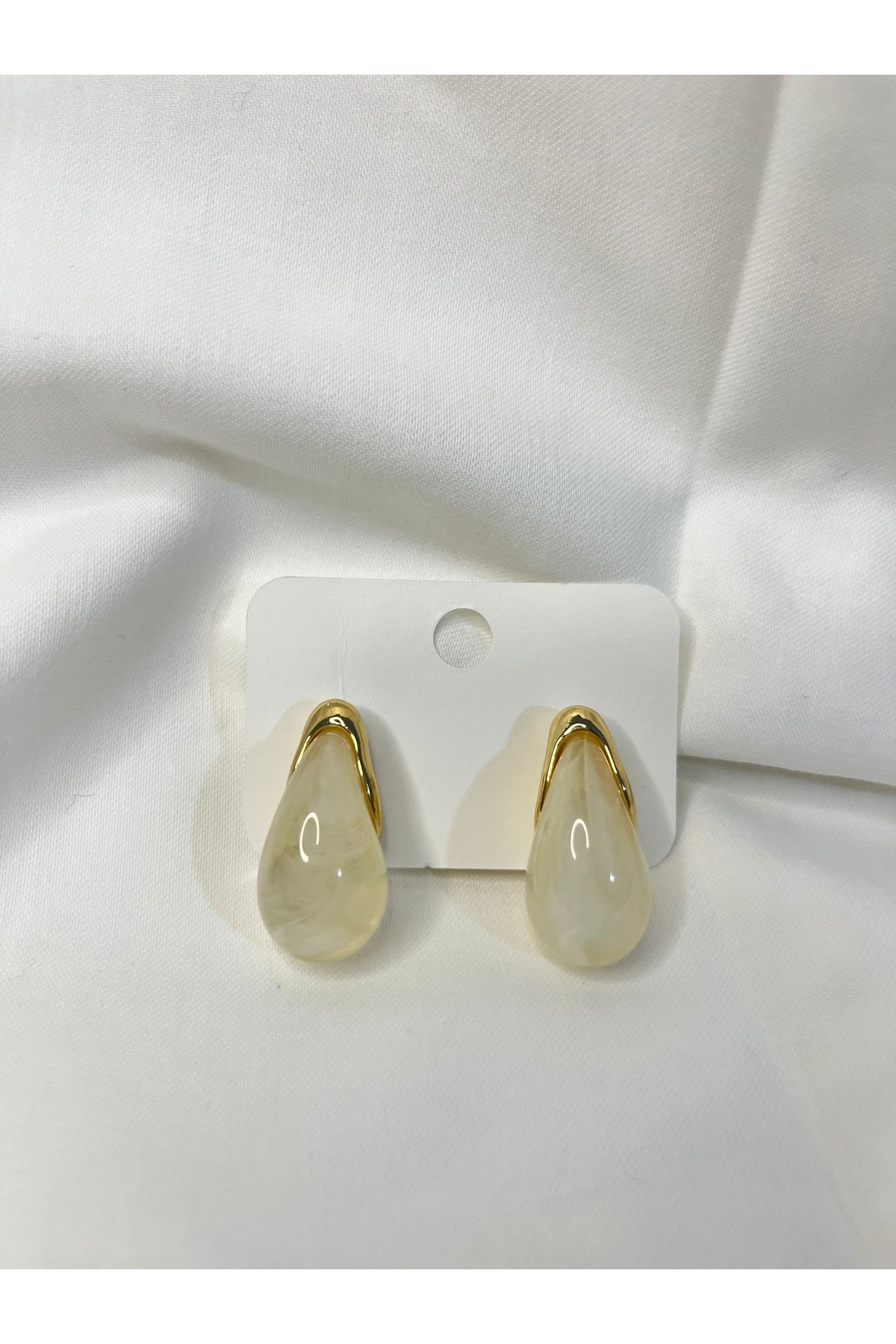 Fam&Co Jewelry Altın Detaylı Krem Renk Damla Form Küpe