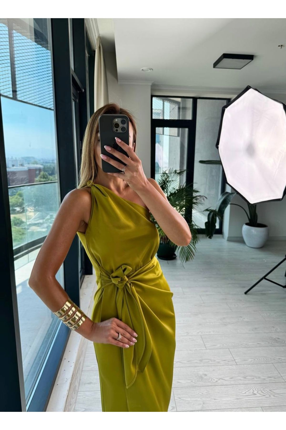Butik Aura Mou Yağ Yeşili Tek Kol Saten Midi Elbise