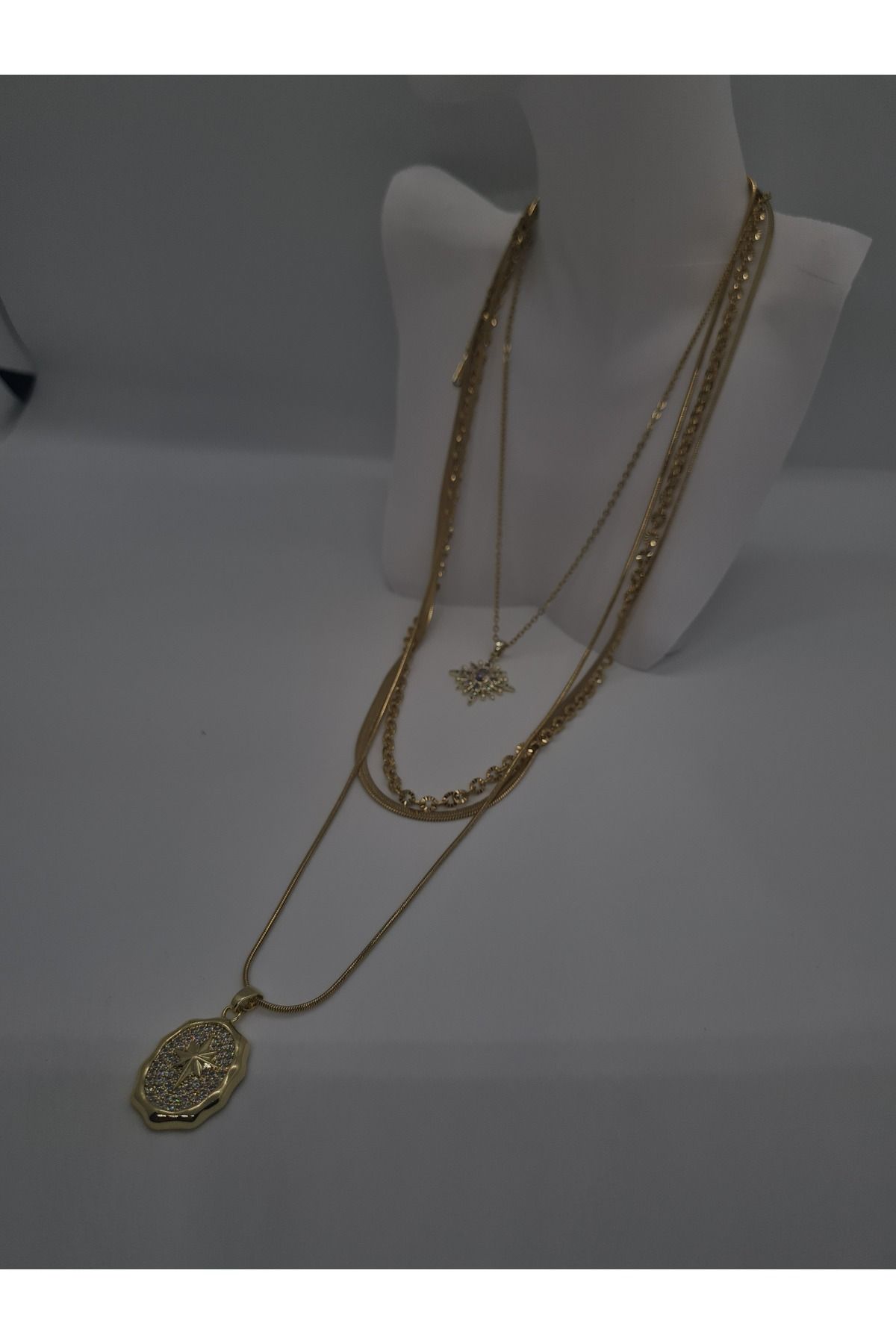 ZEYM Gold Renk 4’lü Katmanlı Kadın Kolye Seti – Yıldız ve Oval Taş Detaylı