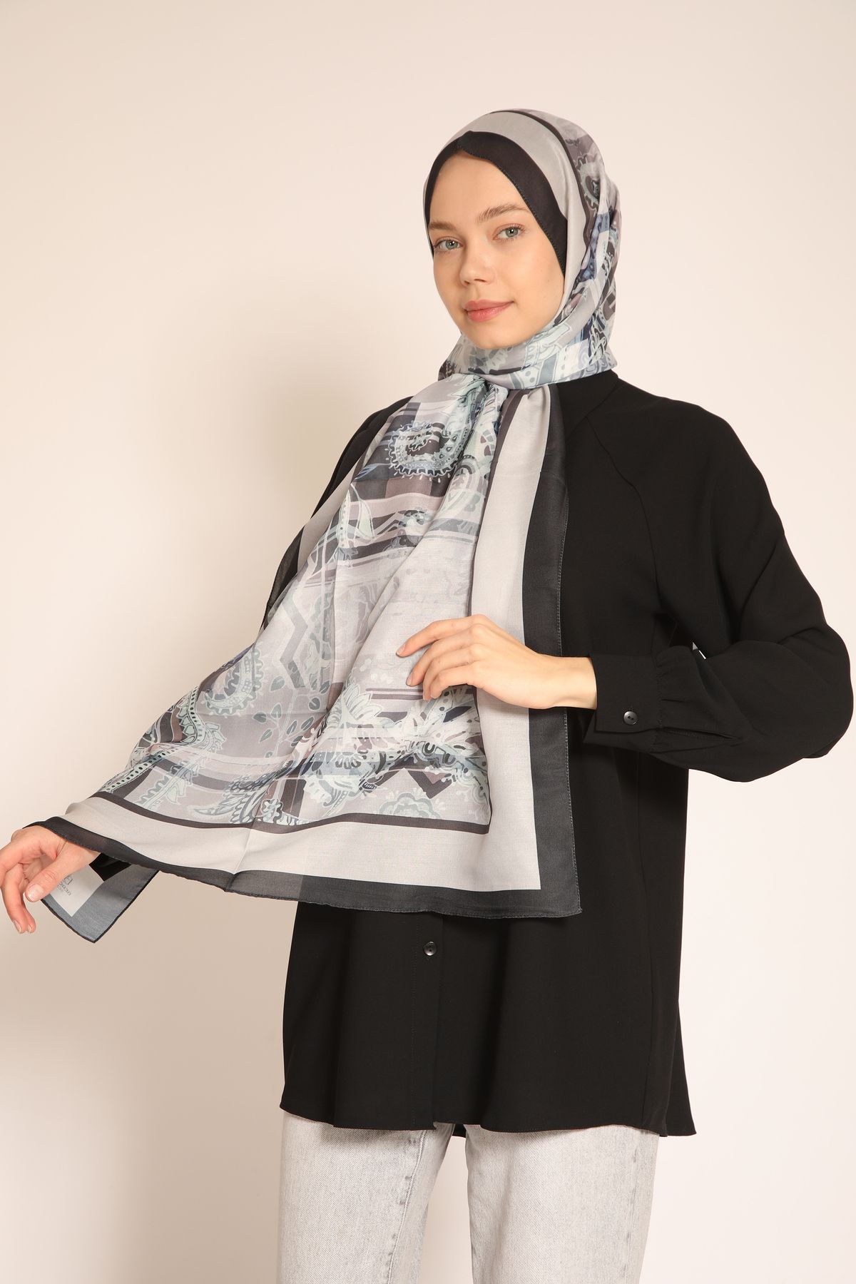 BERCHEM SCARF Açık Gri Desenli Soft Şal | Soft ve Pastel Renk Geçişli Tasarım