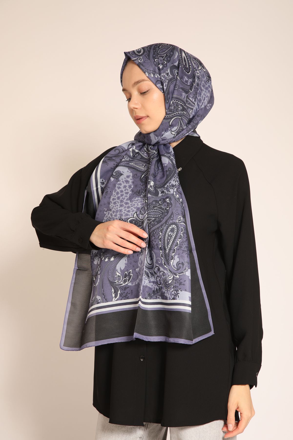BERCHEM SCARF Mor Lacivert Desenli Soft Şal | Modern Paisley Motifli İpek Görünümlü