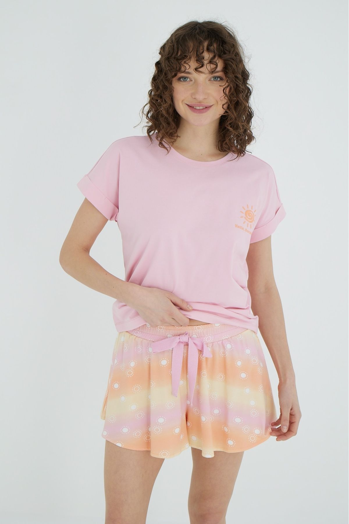 İPEKTENİM Kol Katlamalı Güneş Figürü Baskılı Geniş Kesim Şort Pijama Takımı