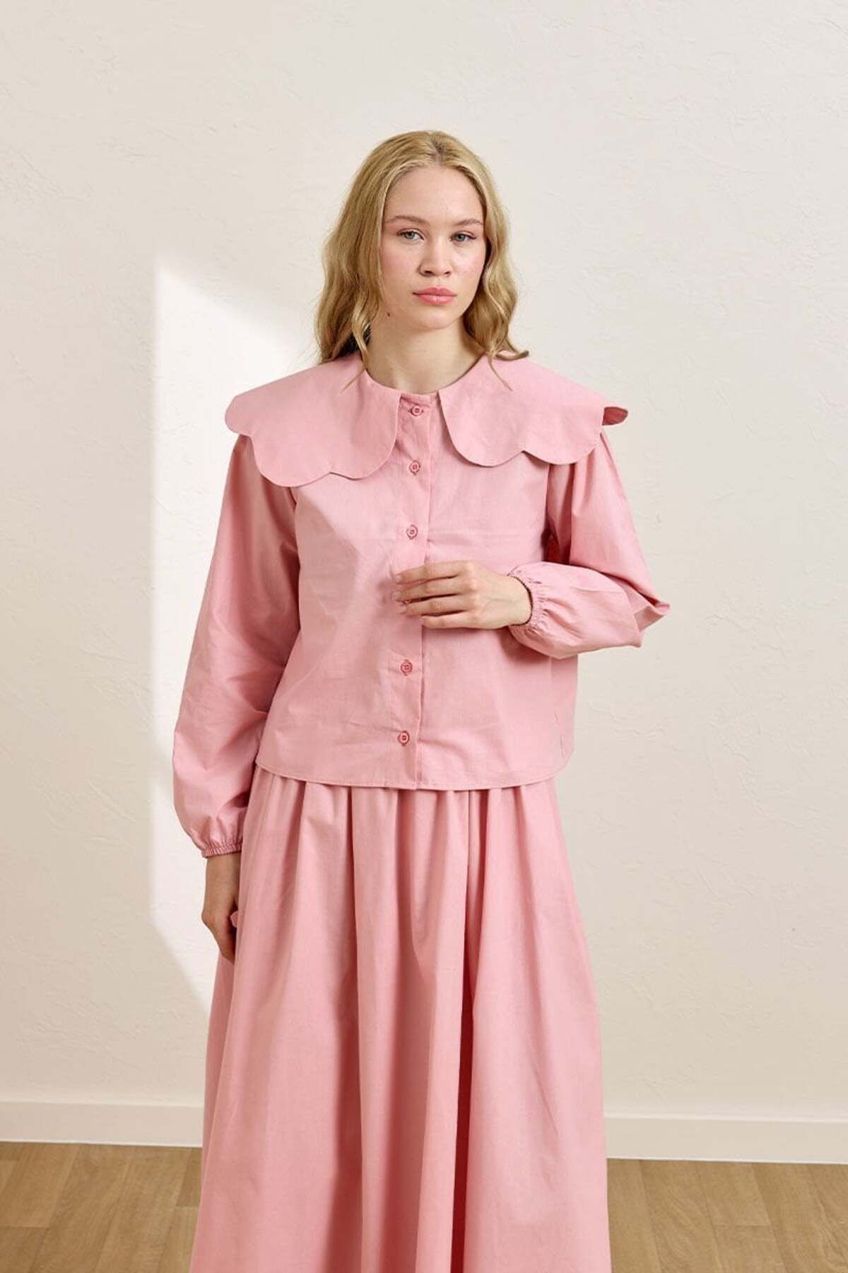 Ceylan Otantik Soft Pembe Papatya Yaka Crop Gömlek