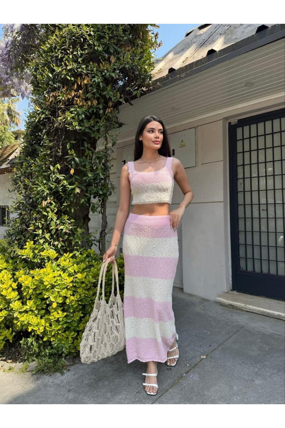 BuBu boutiqee Kadın Çizgili Crop Etek Triko Takım