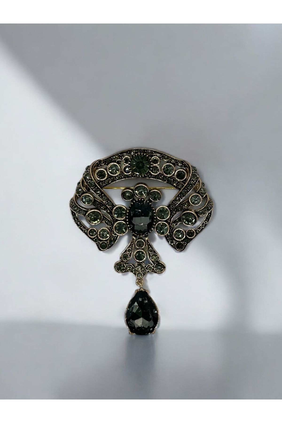 FUYA JEWELLERY Sallantılı Taş Detaylı Broş