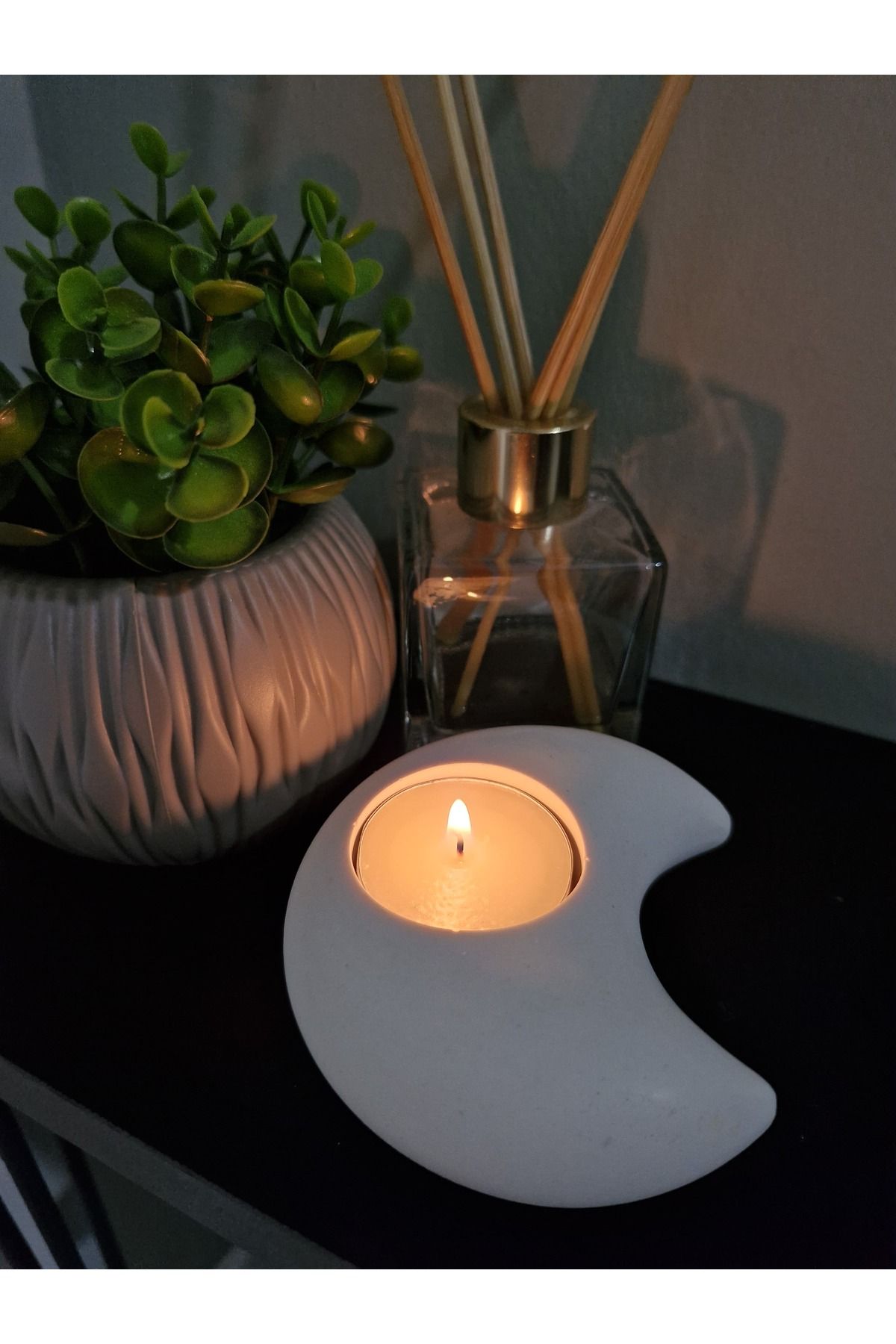 Noliva Ay Şekilli El Yapımı Taş Tozu Tealight Mumluk – Dekoratif Beyaz Mumluk