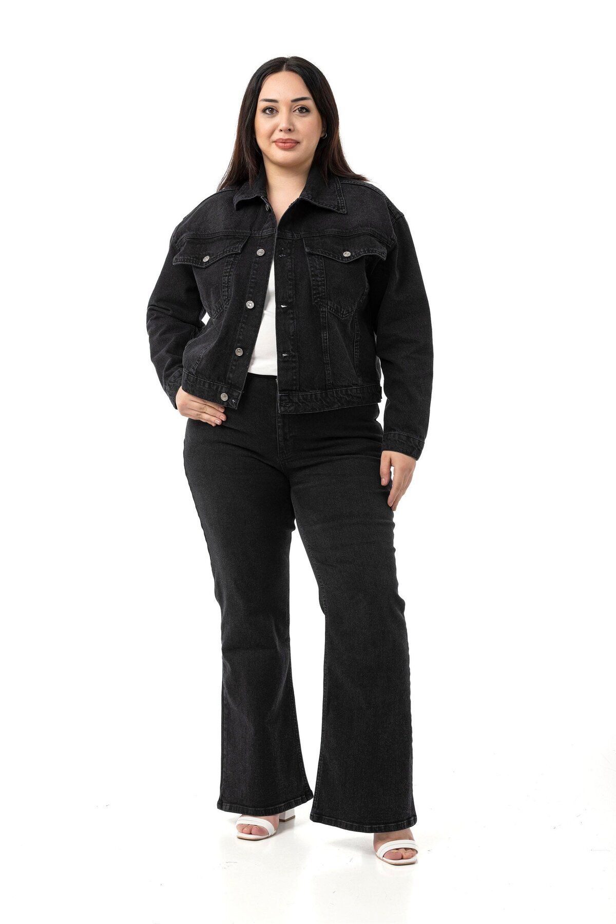 DISENTIS MODEST Büyük Beden Göğüsten Çift Cepli Kısa Siyah Denim Ceket