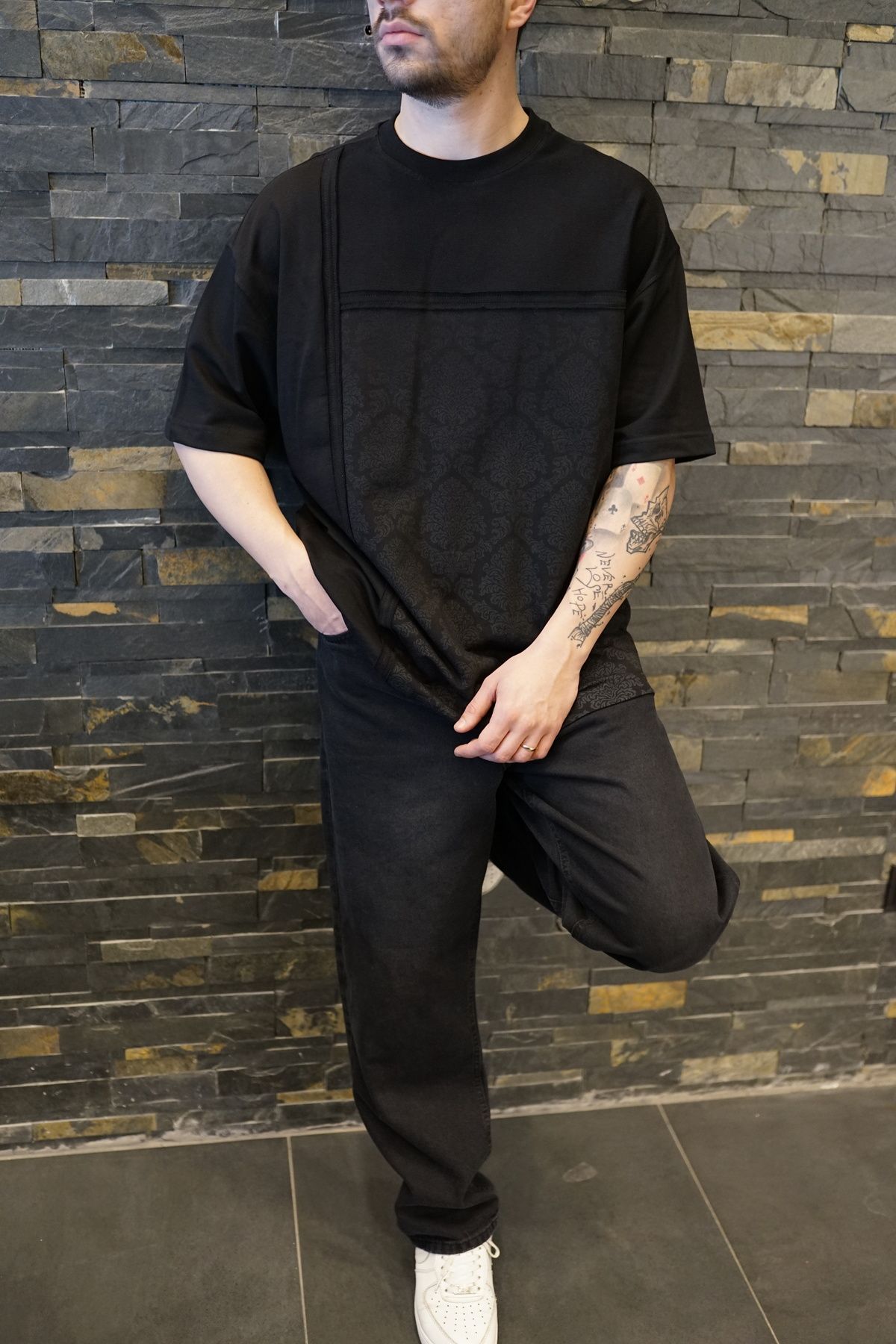 Nyctophilia Wear Kendinden Kesimli Model, Paisley Baskılı Oversize T-Shirt