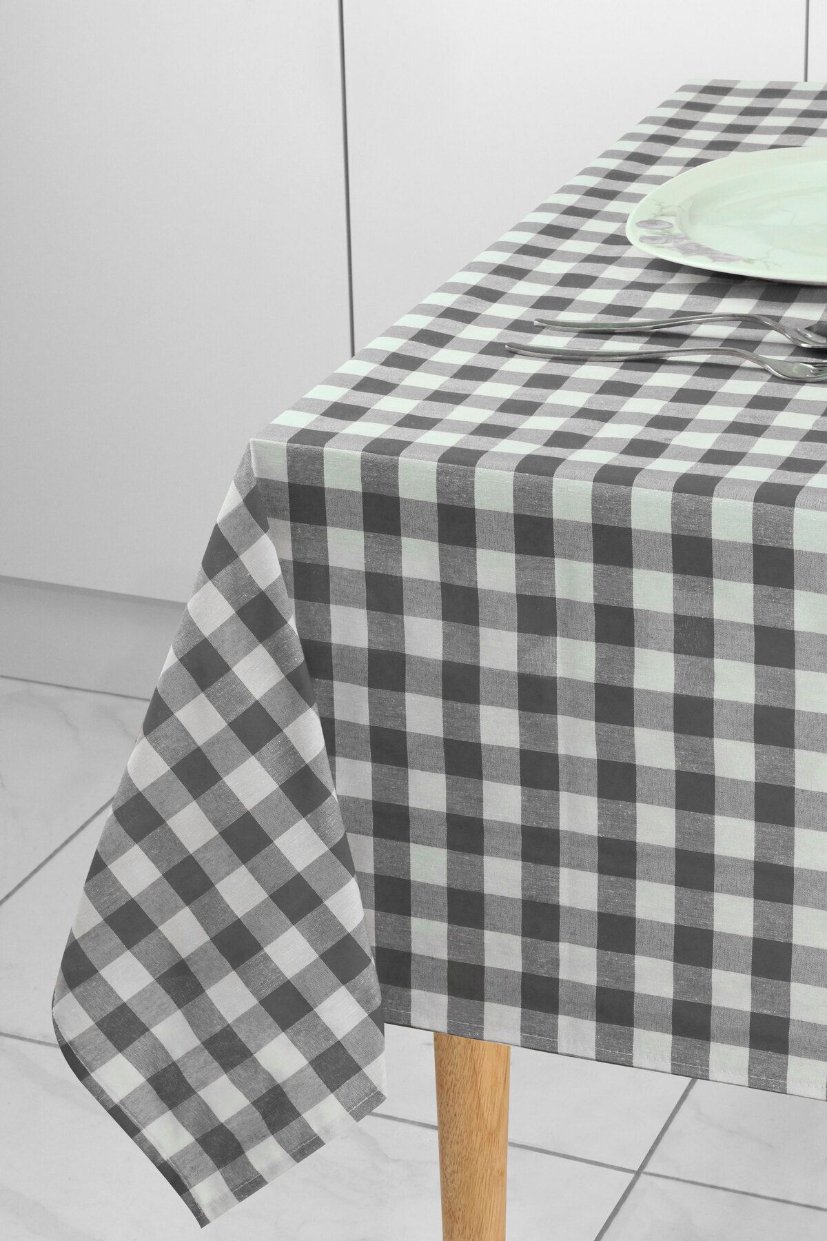 Soft Kare-Gray Large Square Pattern Gingham Tablecloth 2