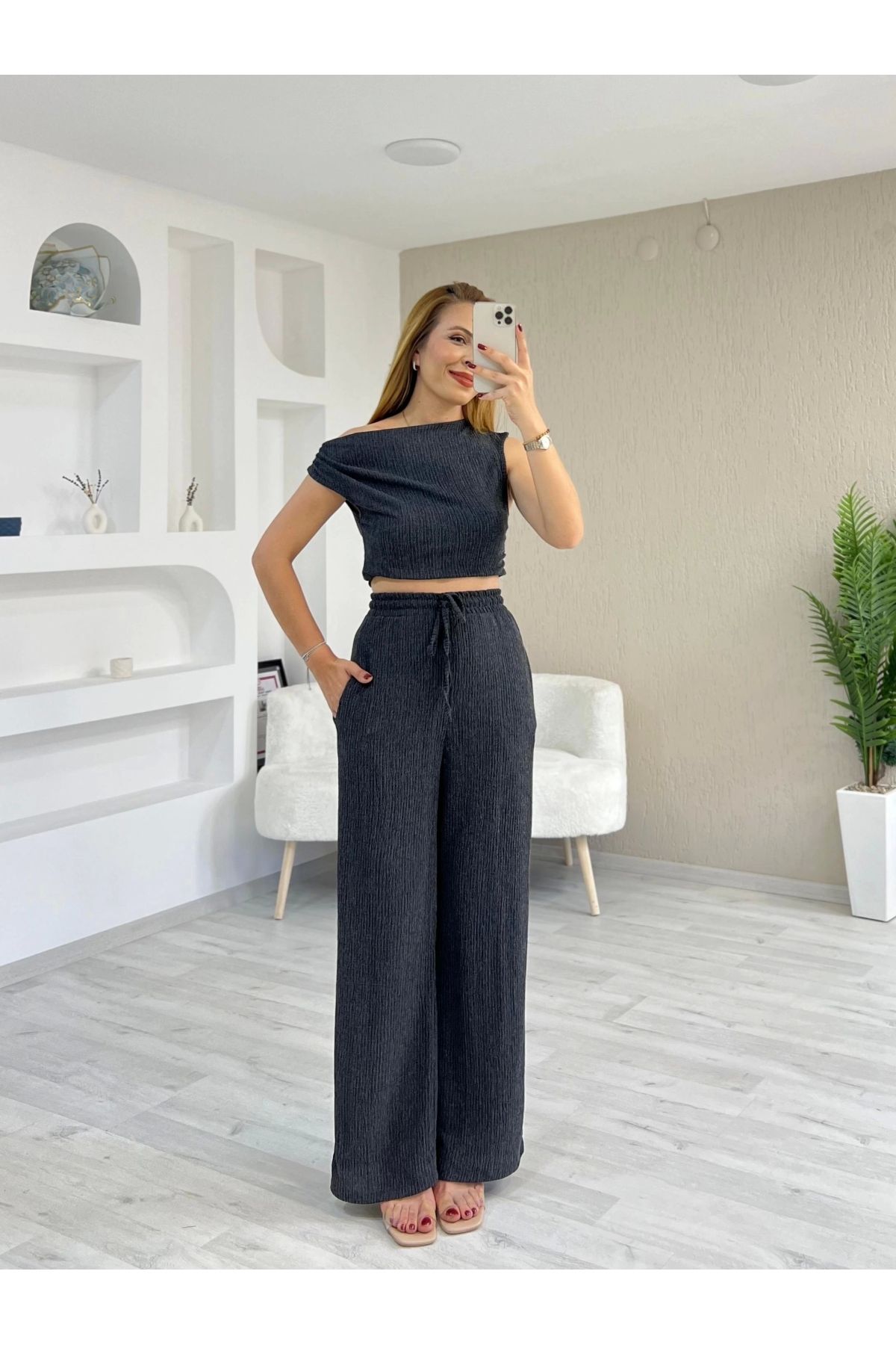 İrka Moda Büzgülü Omuz Detay Bürümcük Bluz Pantolon Takım Siyah