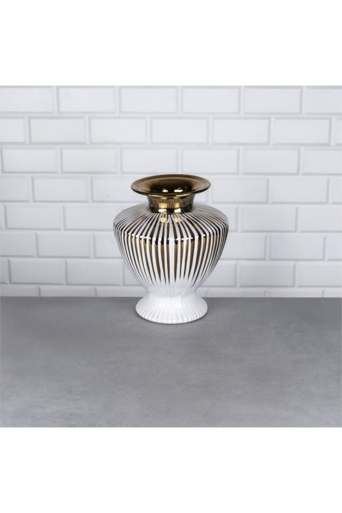 Hinora Gold Çizgili Konik Porselen Vazo Orta Boy 23x23x26,5Cm TEKLİ SATILIR