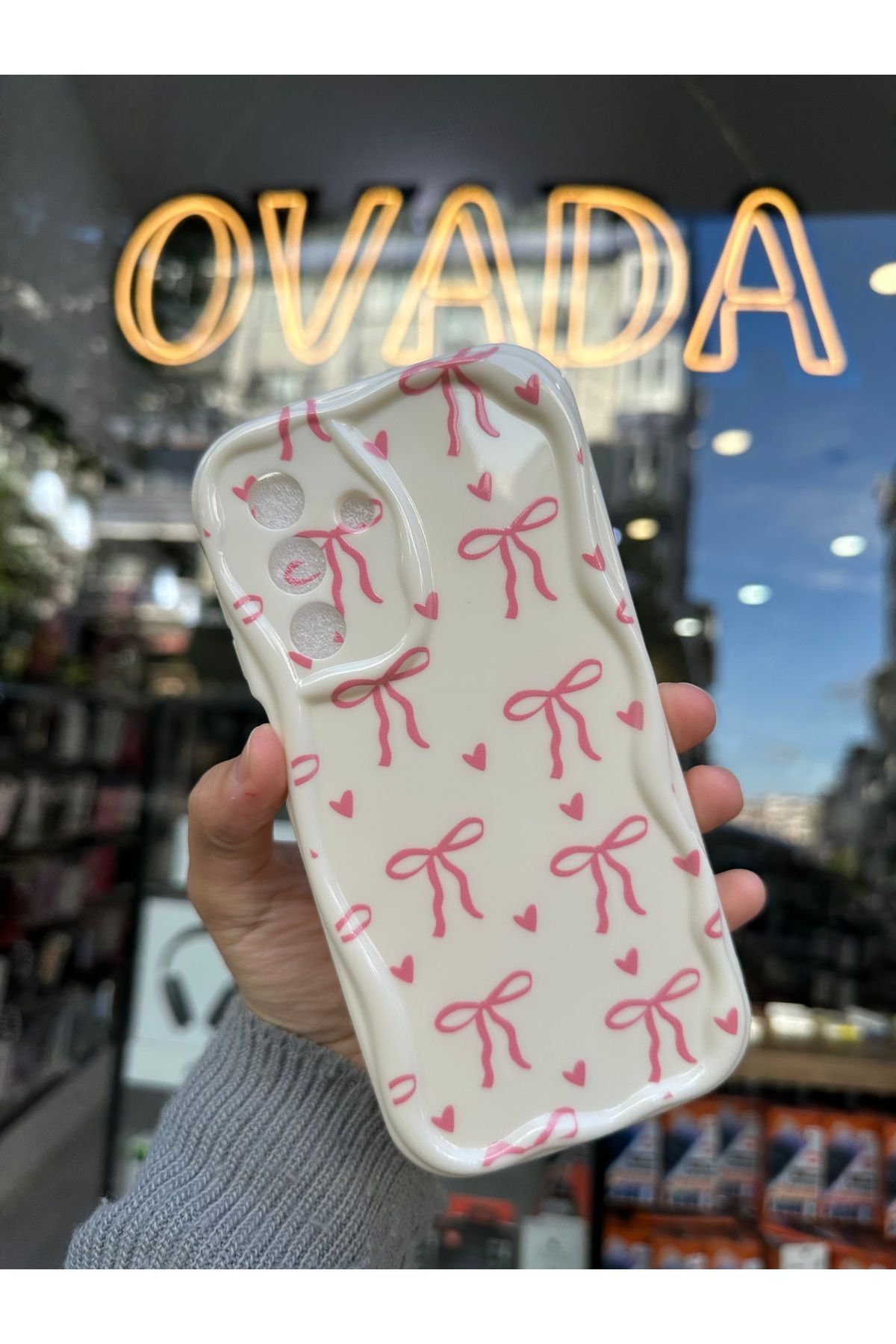 OVADA SAMSUNG GALAXY A56 Uyumlu Kamera Korumalı Dalgalı Kenarlı Kalp ve Kurdele Baskılı Silikon Kılıf