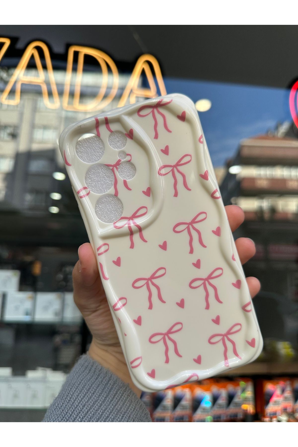 OVADA SAMSUNG GALAXY S25 ULTRA Uyumlu Kamera Korumalı Dalga Kenar Kalp ve Kurdele Baskı Silikon Kılıf