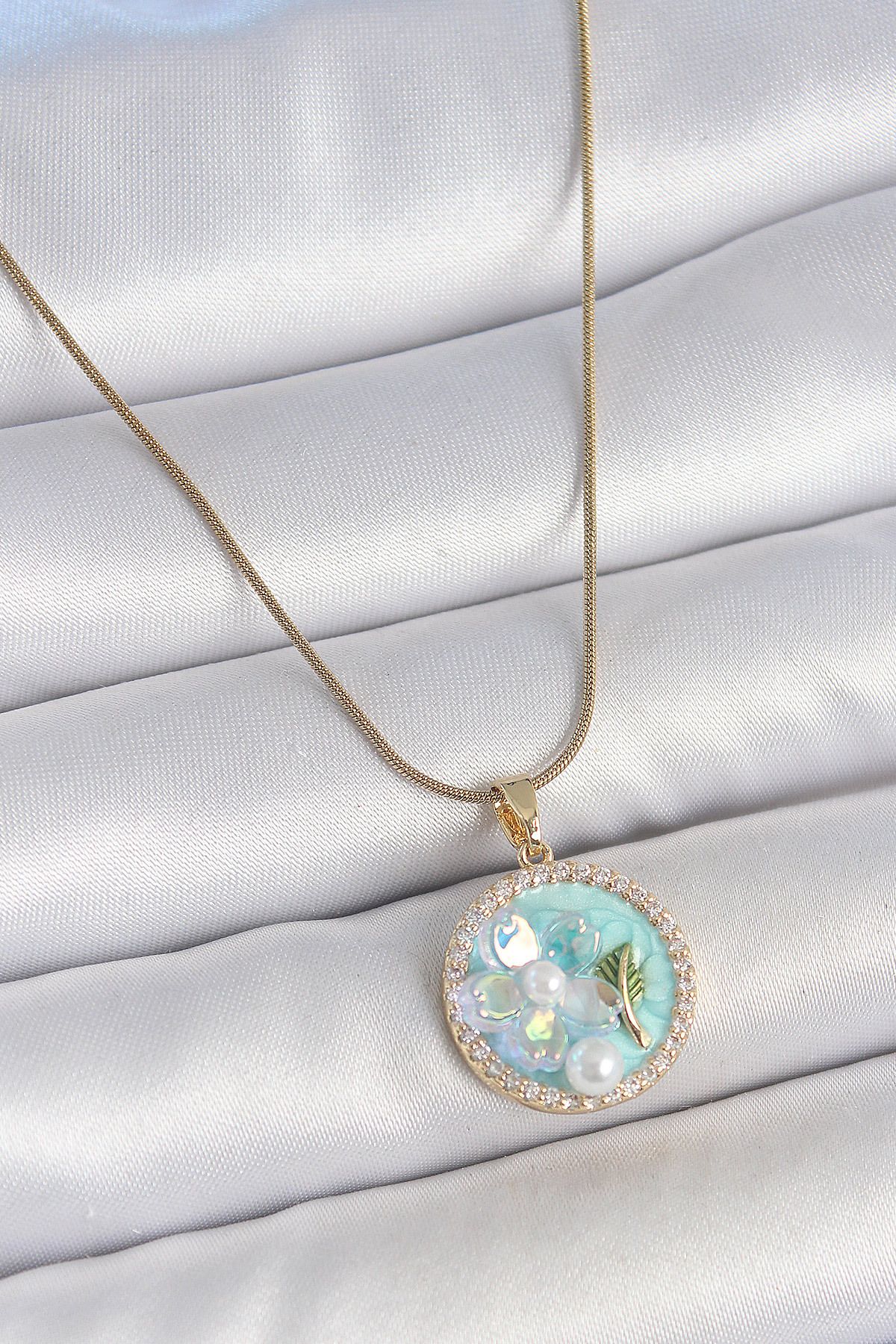 MELFSHOP 316L Çelik Gold Renk Zincir Zirkon Taş Detaylı Mavi Mineli Çiçek İşlemeli İnci Detay Kadın Kolye