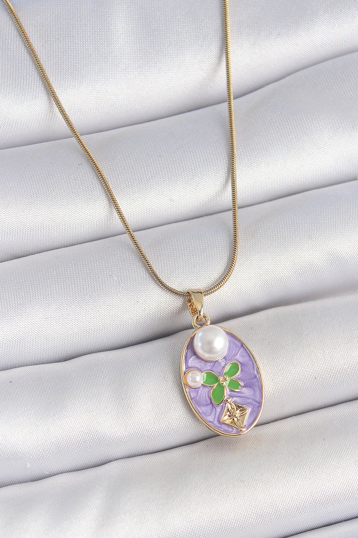 MELFSHOP 316L Çelik Gold Renk Zincir Mor Mineli Oval İncili Çiçek İşlemeli Portre Model Kadın Kolye