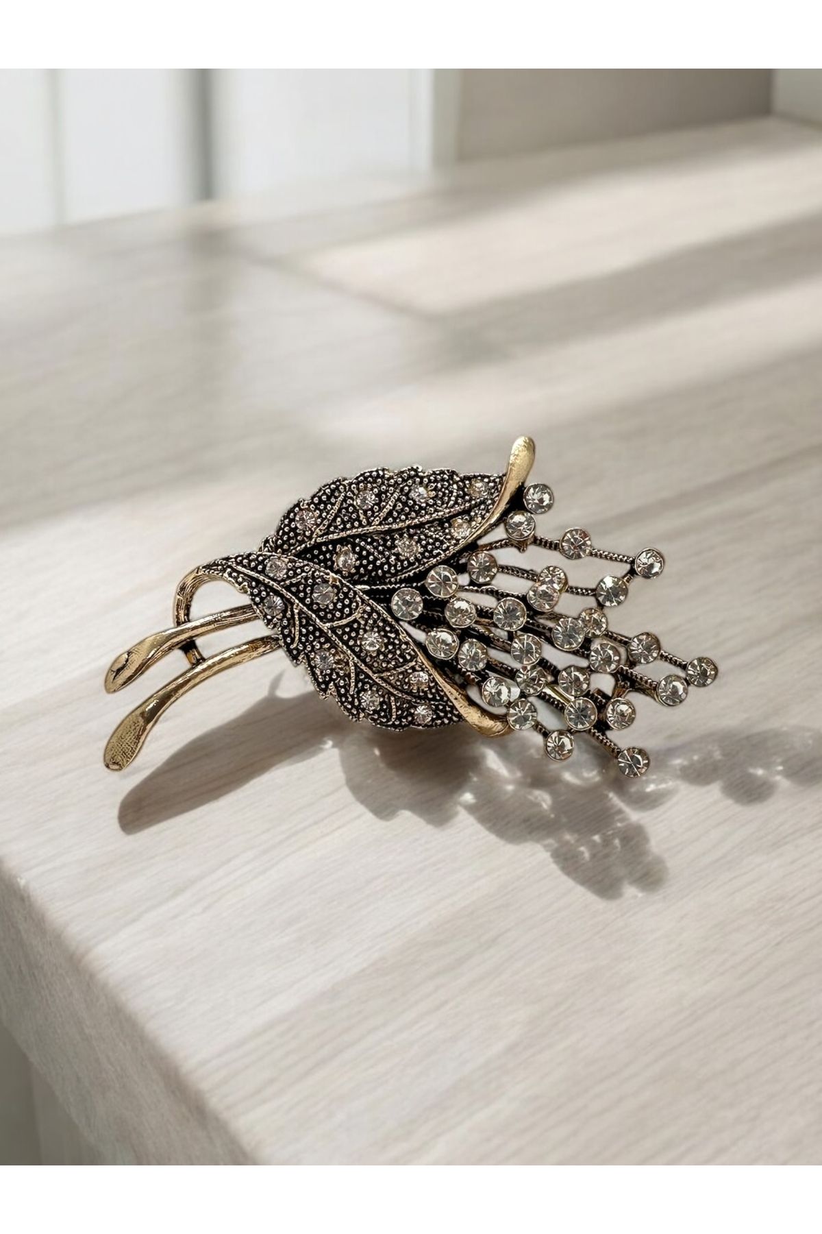 FUYA JEWELLERY Taş Detaylı Yaprak Broş