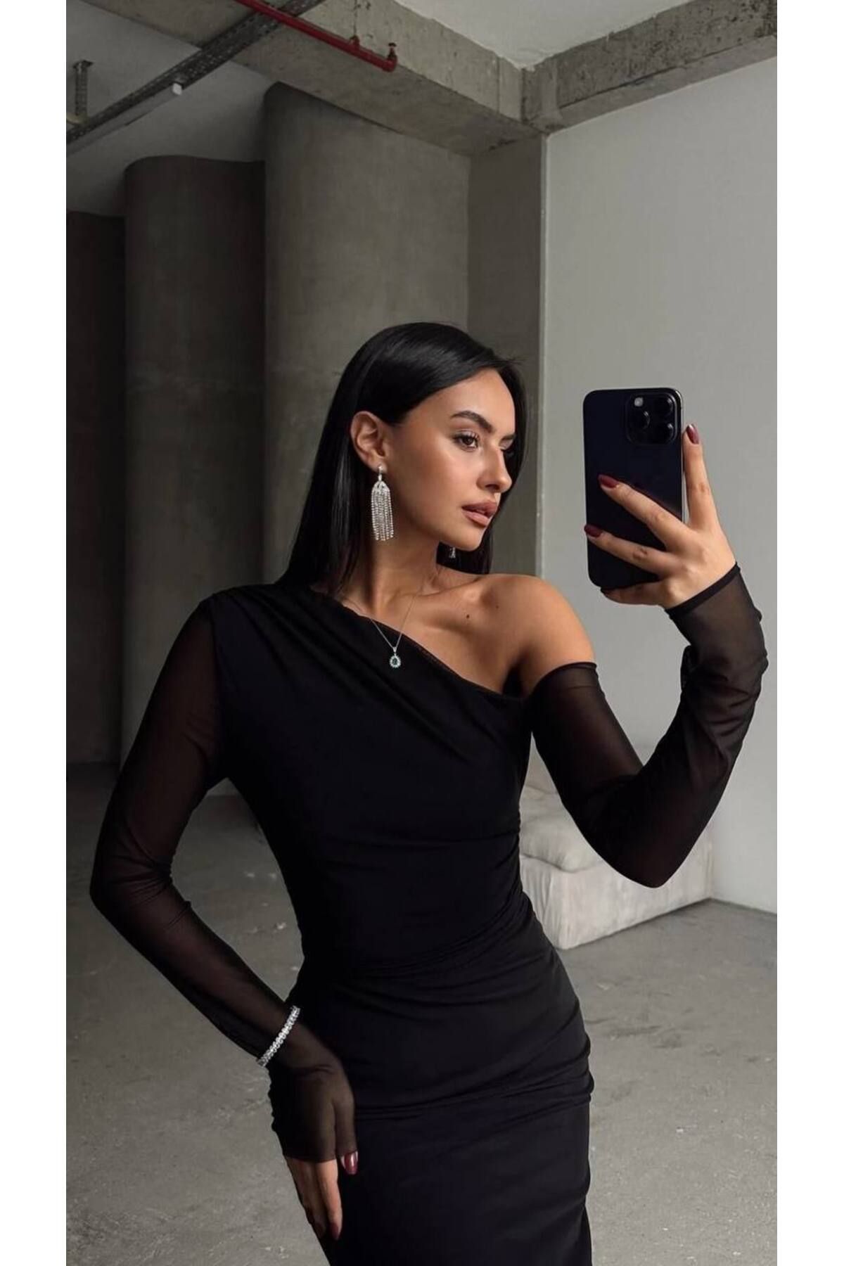 Ahzem Collection Tek Kol Beli Drape Detaylı Kadın Siyah Elbise