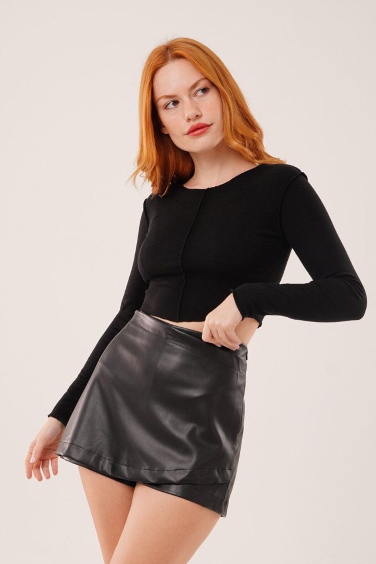 VELİZADE Kadın Yumuşak Dokulu Bisiklet Yaka Konfor Modeli Dikiş Detaylı Bodycon Örme Crop Basic Bluz