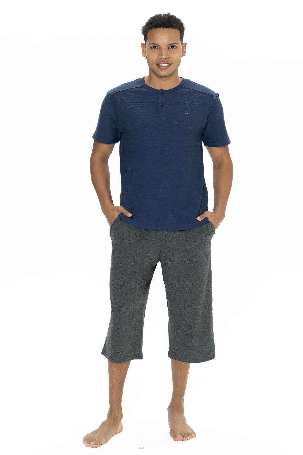 U.S. Polo Assn. U.S. Polo Assn. 18887 Erkek Kısa Kollu Düğmeli Kapri Pijama Takımı