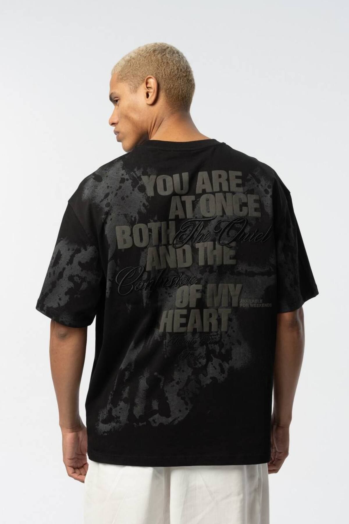 Nyctophilia Wear Graffiti Style Kabartma Baskılı ve Nakış Detaylı Oversize T-Shirt
