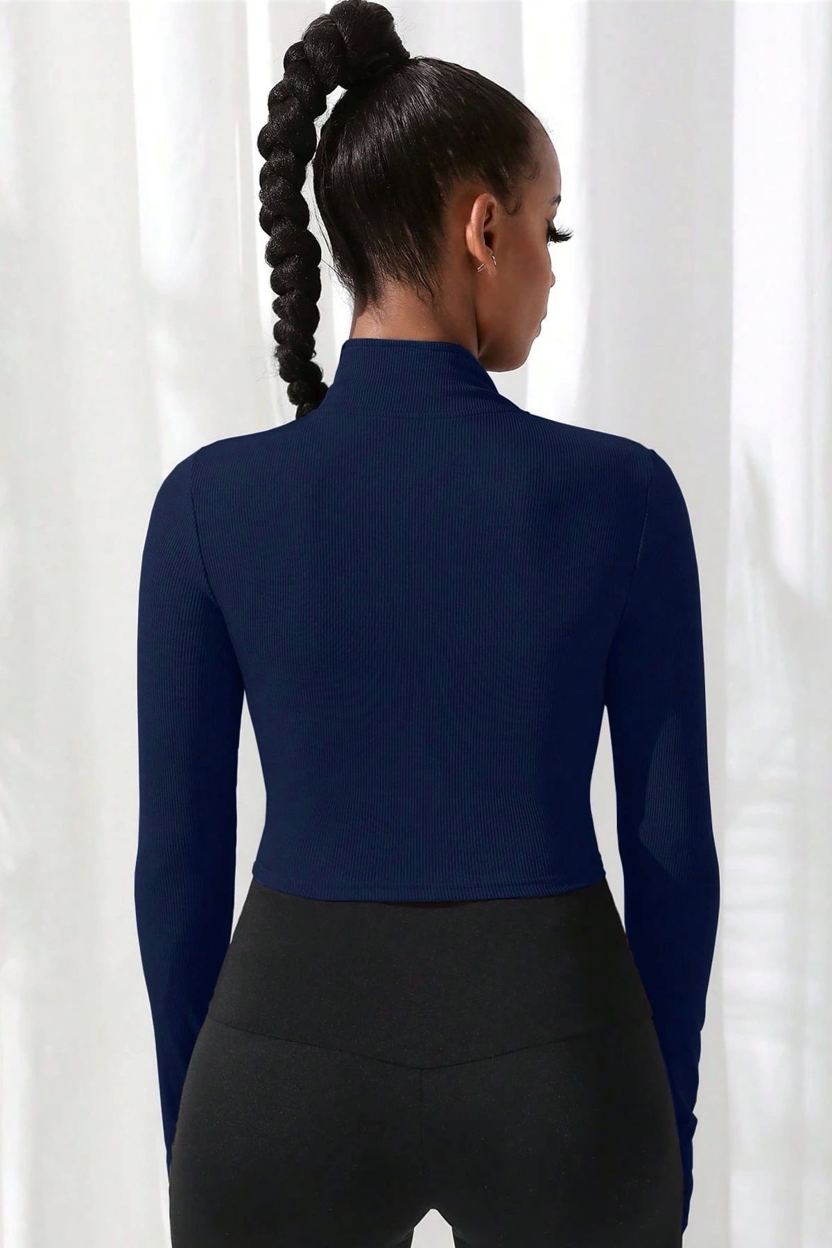 GiyimCity Kadın Lacivert Uzun Kol Fermuarlı Parmak Geçme Detaylı Dik Yaka Crop Top Bluz